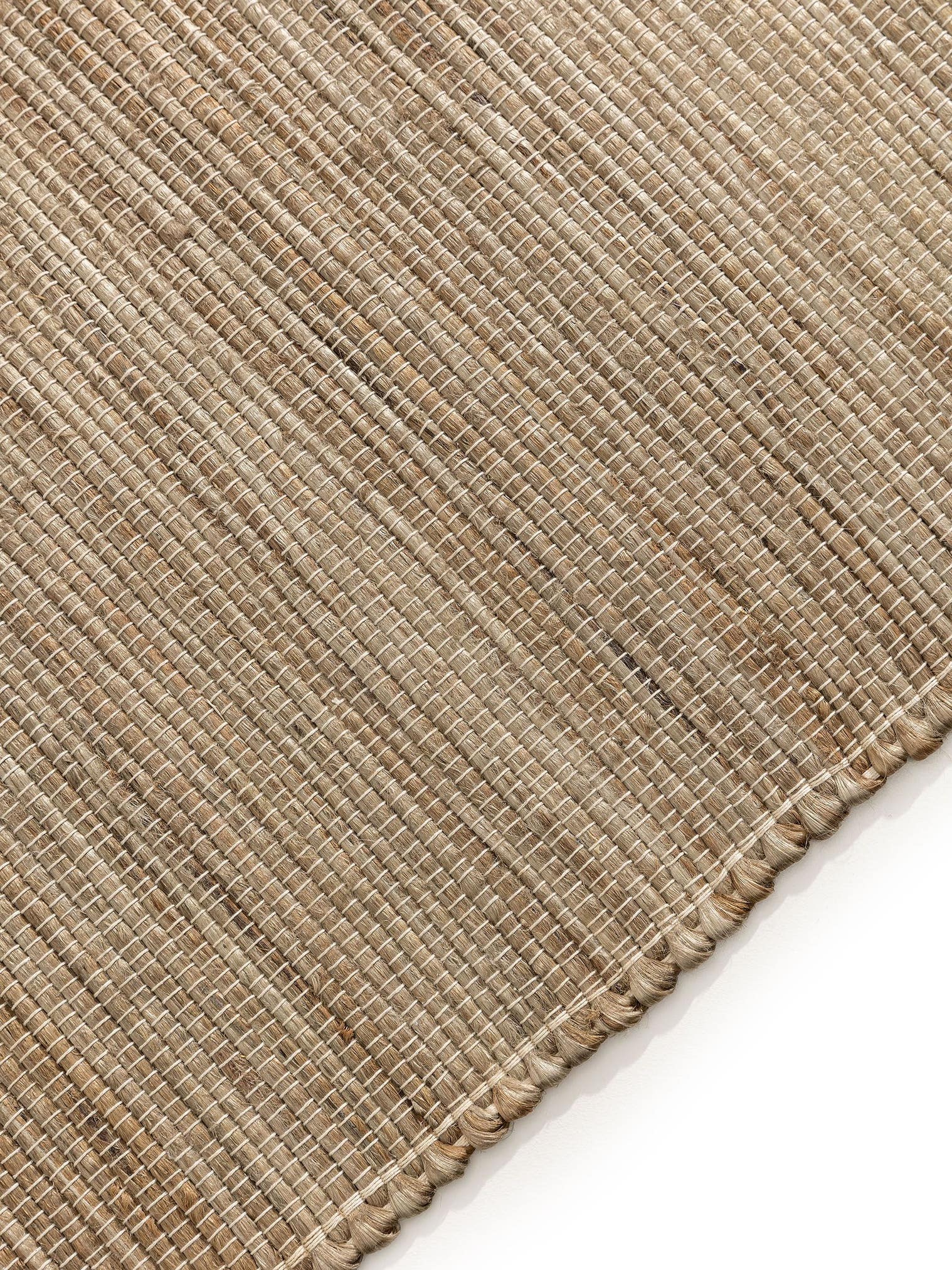 Matto 85% juuttia, 15% puuvillaaa värissä Beige enintään 5 mm korkealla nukalla merkiltä benuta Pop
