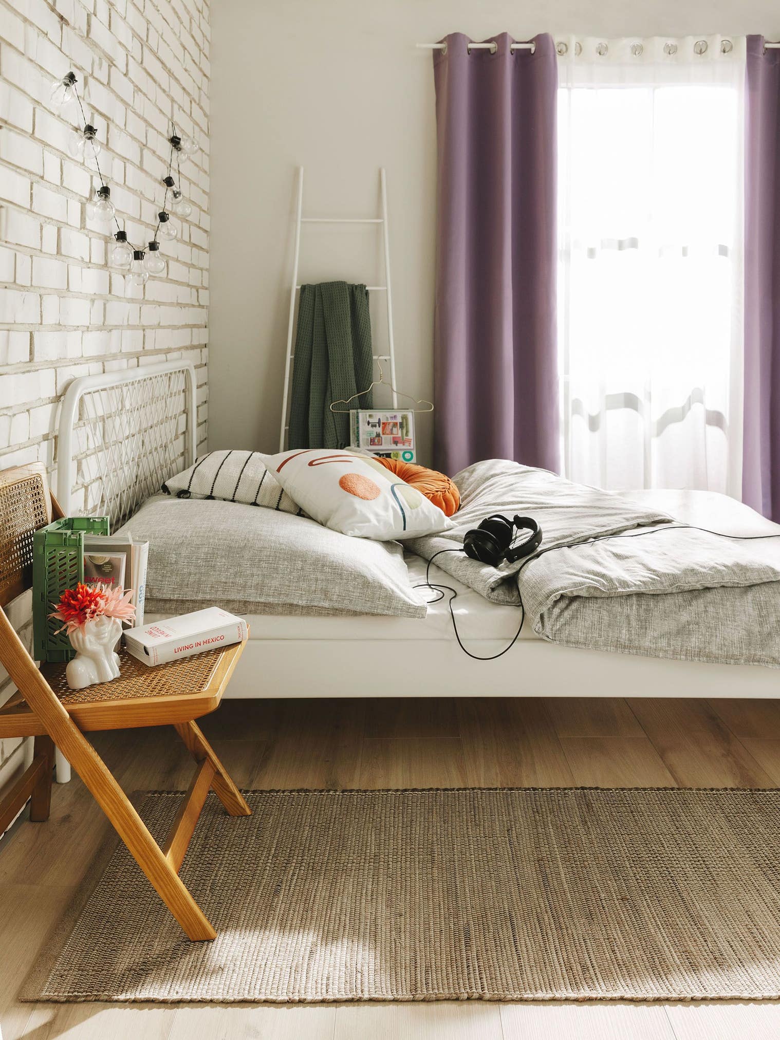 Rug made of 85% jute, 15% cotton in Beige with a 1- 5 mm high pile by benuta Pop