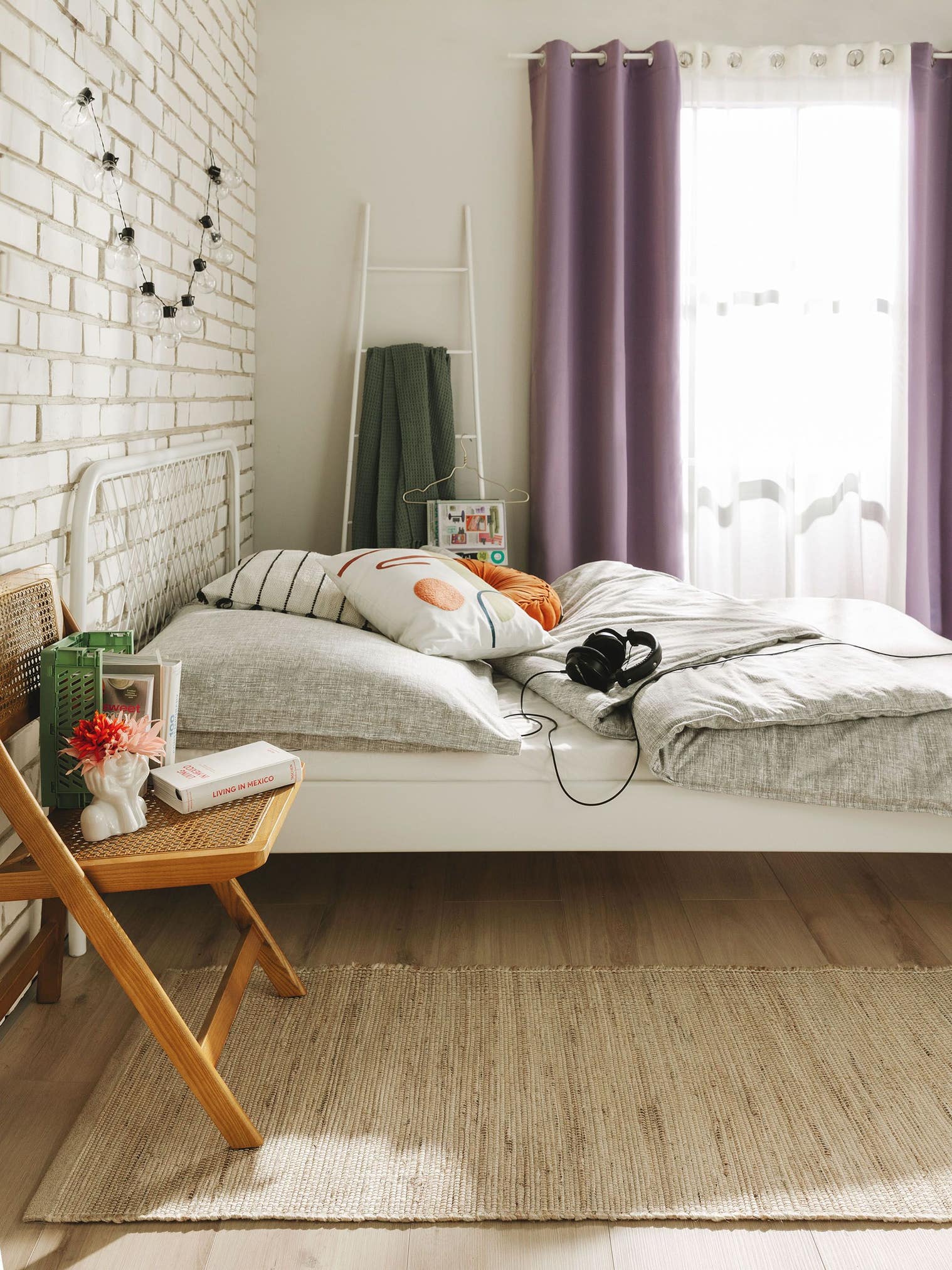 Rug made of 85% jute, 15% cotton in Beige with a 1- 5 mm high pile by benuta Pop