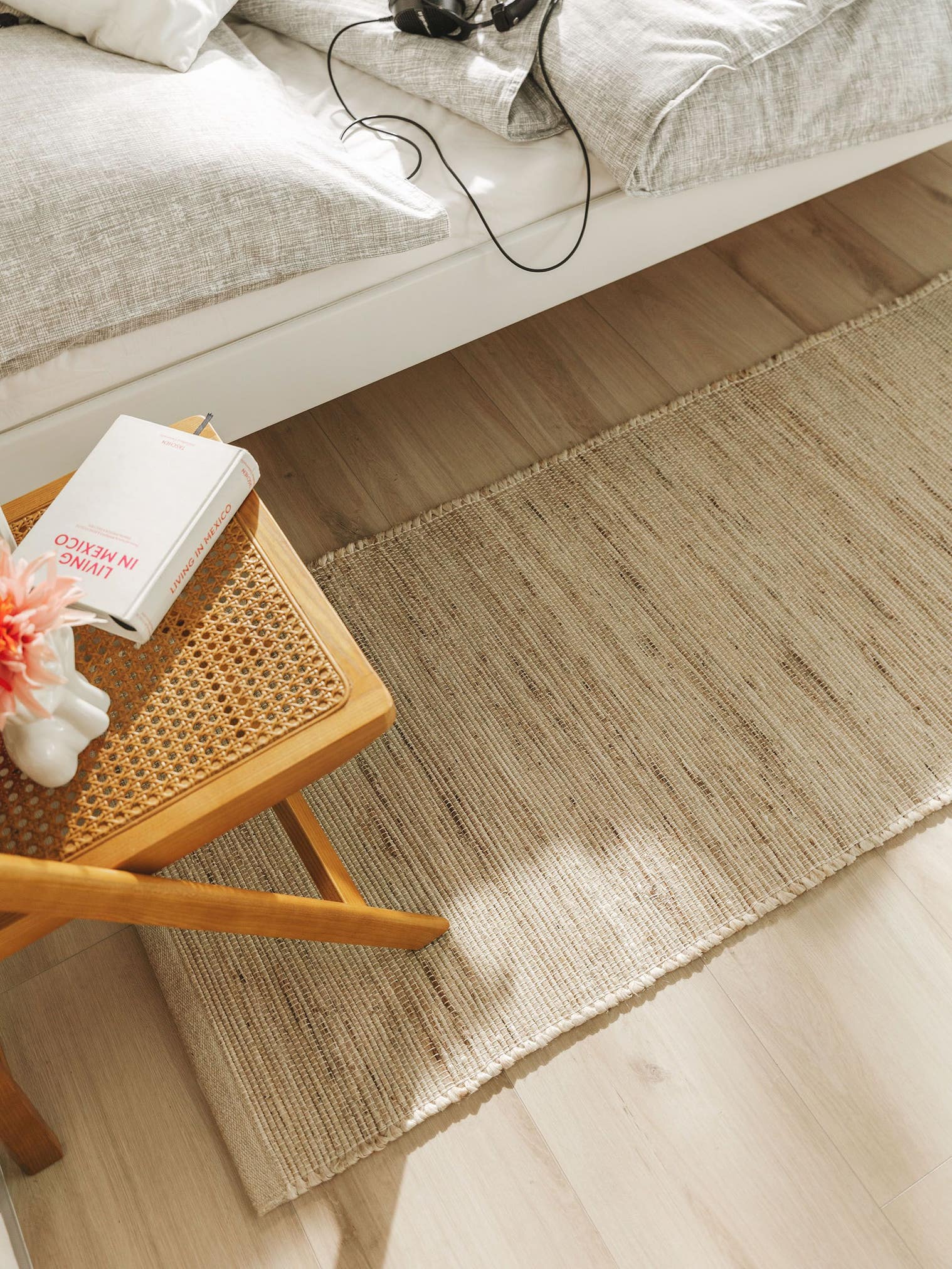 Rug made of 85% jute, 15% cotton in Beige with a 1- 5 mm high pile by benuta Pop