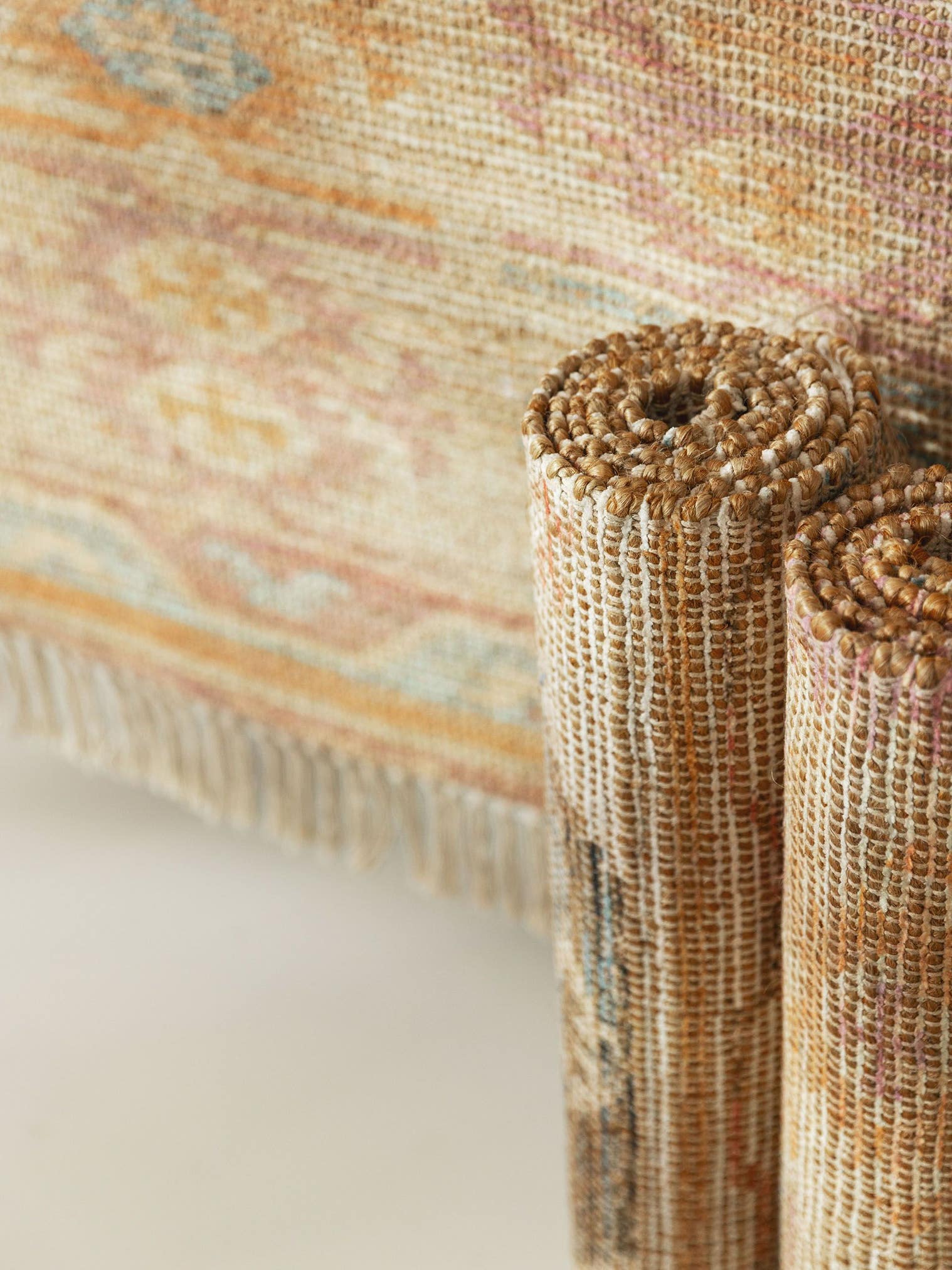 Tapijt van 68% Jute, 20% Polyester, 12% Katoen in Veelkleurig met een 1- 5 mm hoge pool van benuta Pop