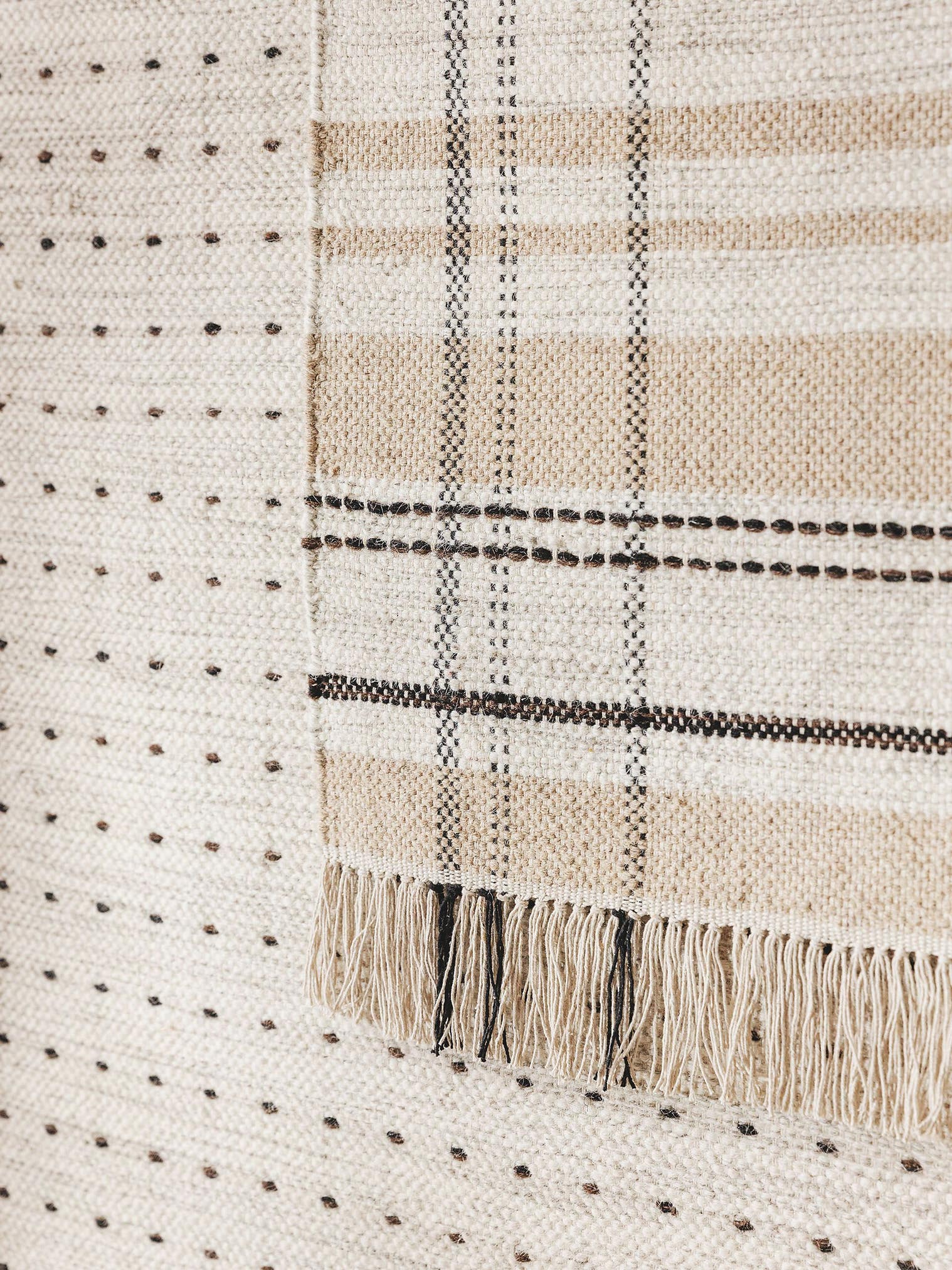 Rug made of 70% Wool, 30% Cotton in Beige with a 1- 5 mm high pile by benuta Pop