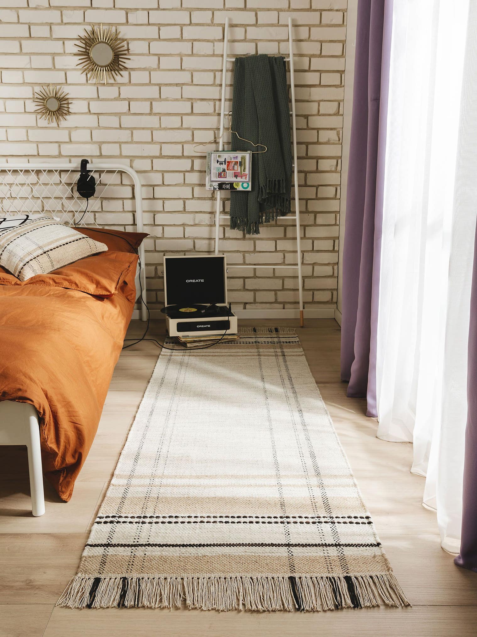 Tapijt van 70% Wol, 30% Katoen in Beige met een 1- 5 mm hoge pool van benuta Pop