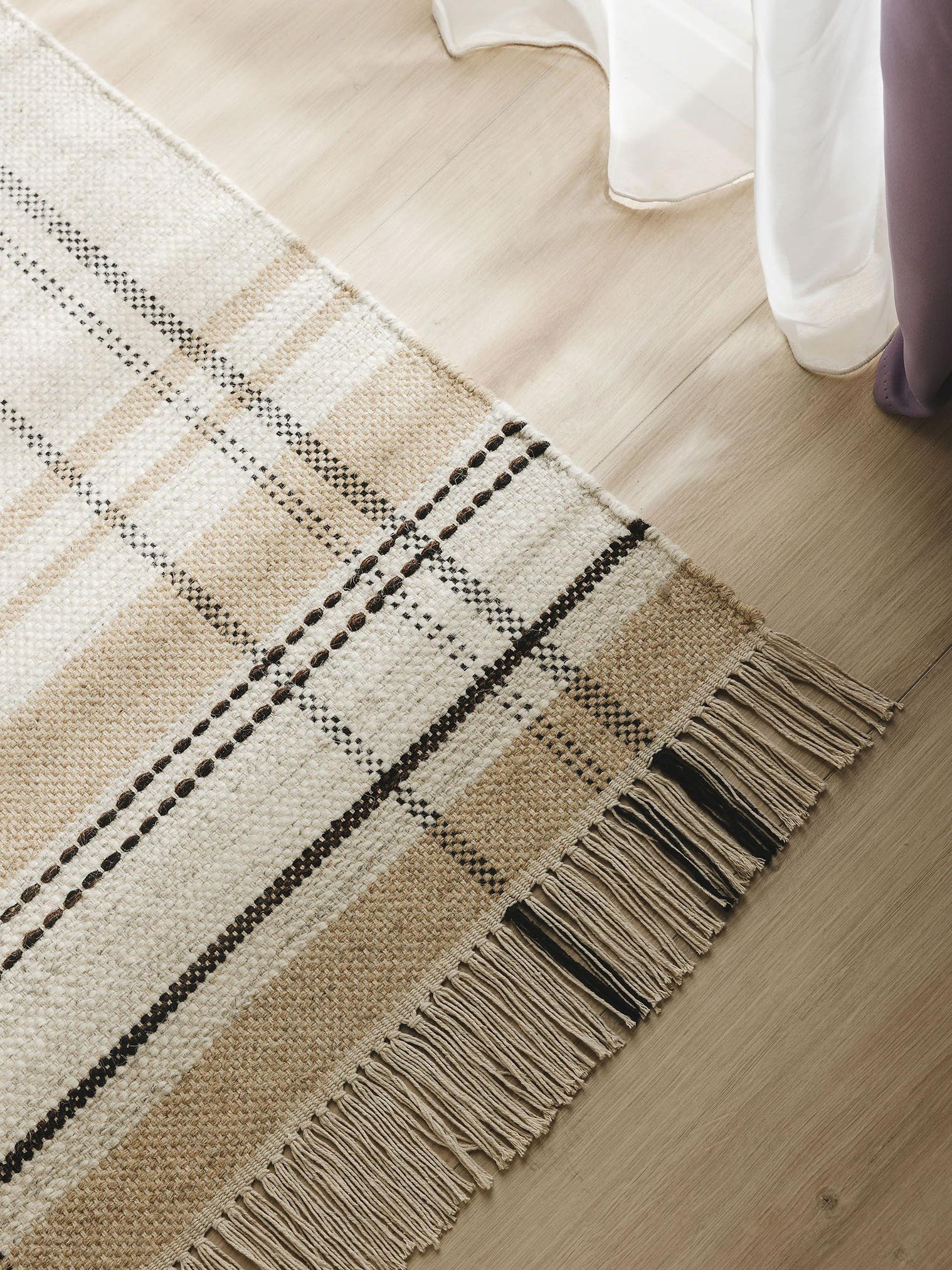 Tapijt van 70% Wol, 30% Katoen in Beige met een 1- 5 mm hoge pool van benuta Pop