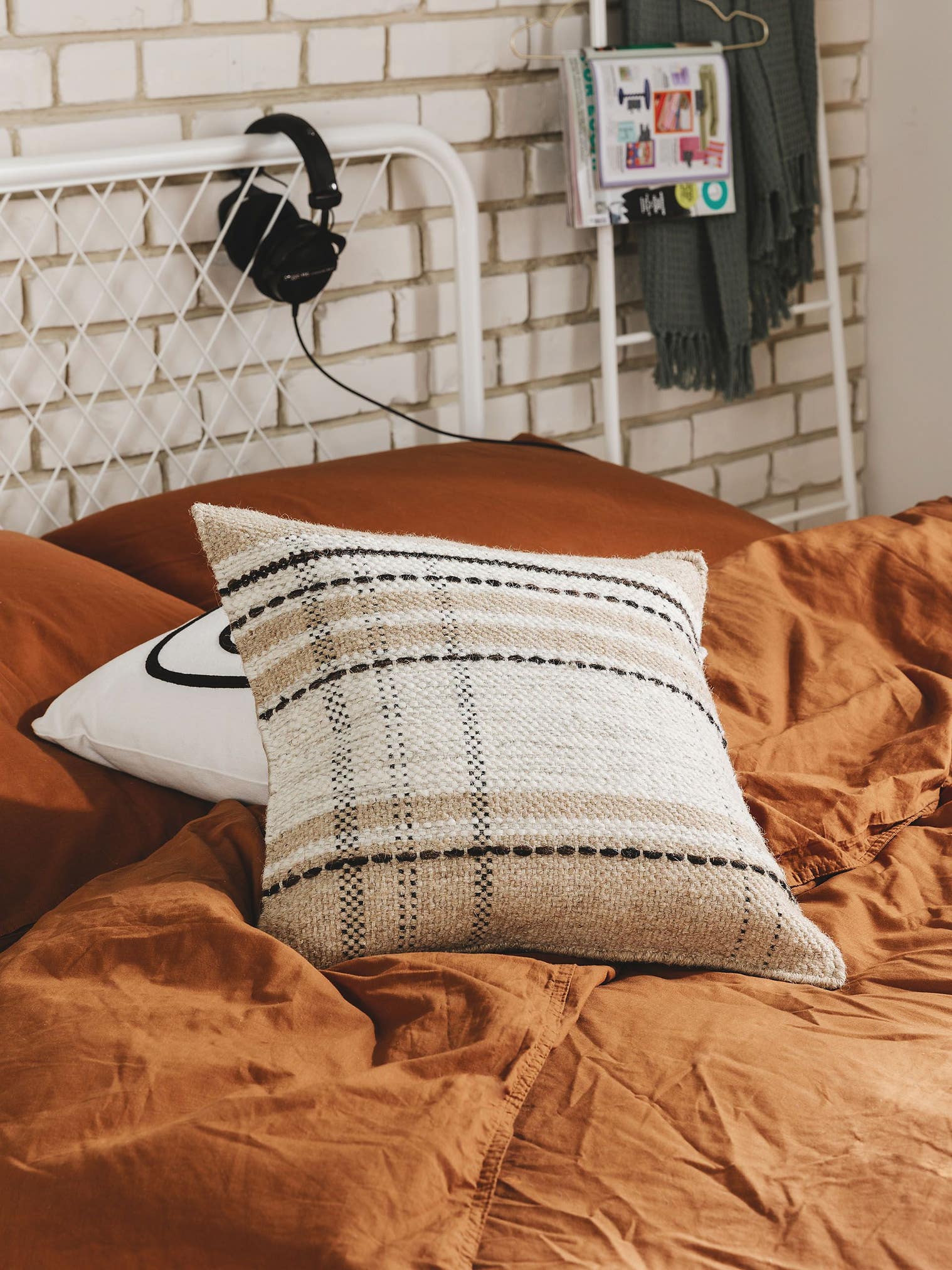 Pudebetræk Bahati Beige i Striber-design lavet af 70% Uld, 30% Bomuld fra benuta Pop