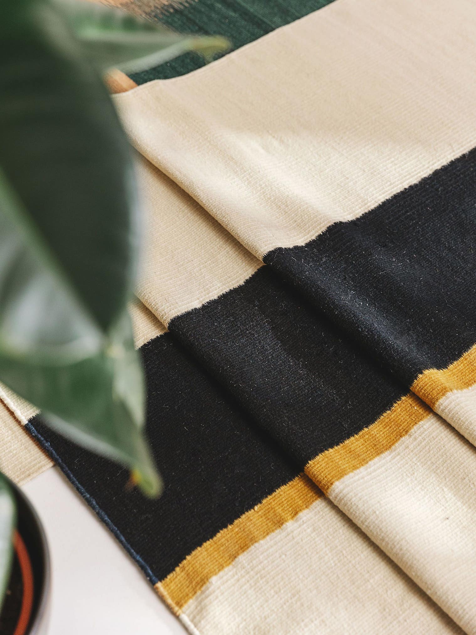 Teppich aus 80% Wolle, 20% Baumwolle in Multicolor mit bis 5 mm hohem Flor von benuta Nest