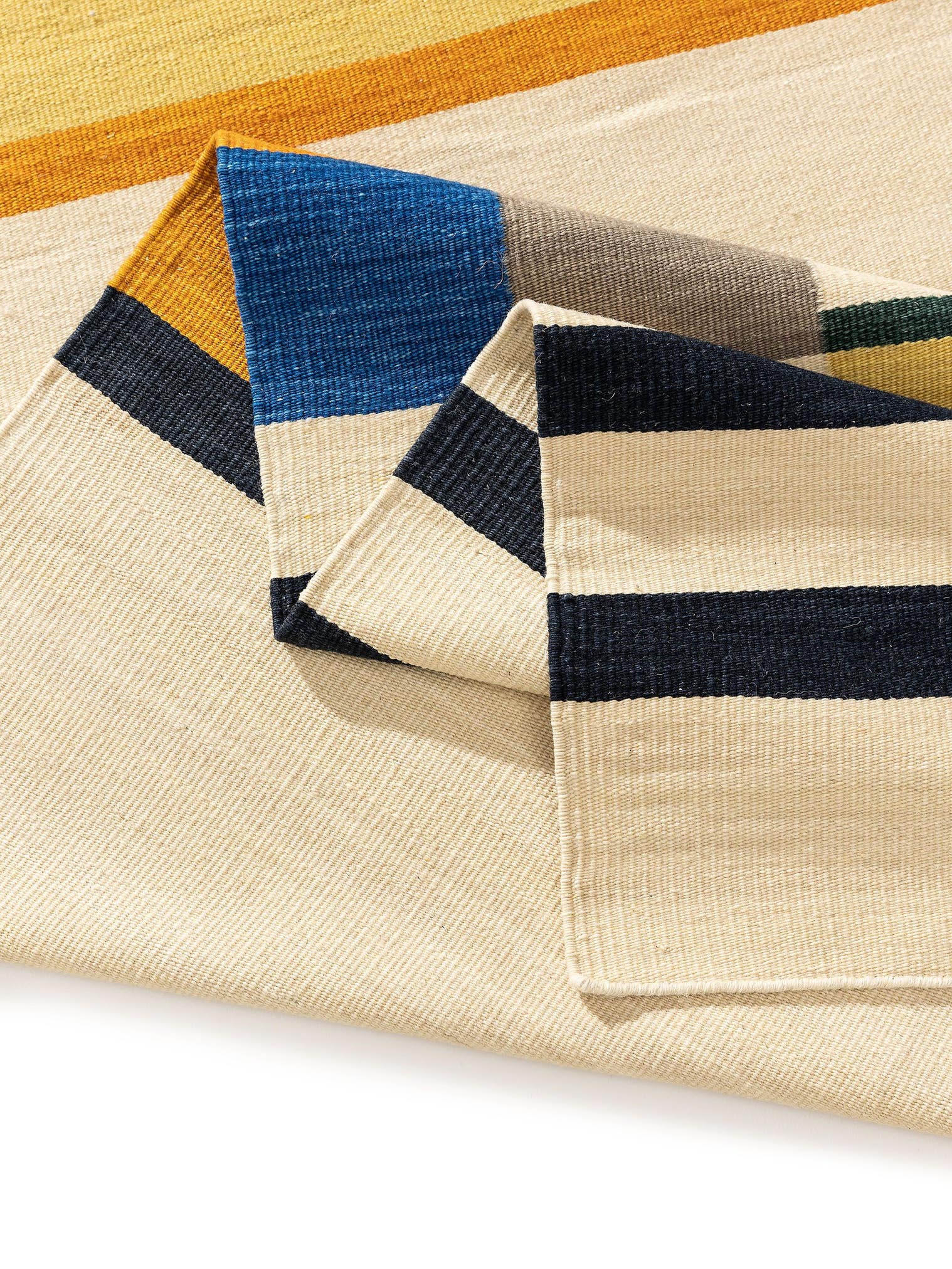 Rug made of 80% wool, 20% cotton in Multicoloured with a 1- 5 mm high pile by benuta Nest
