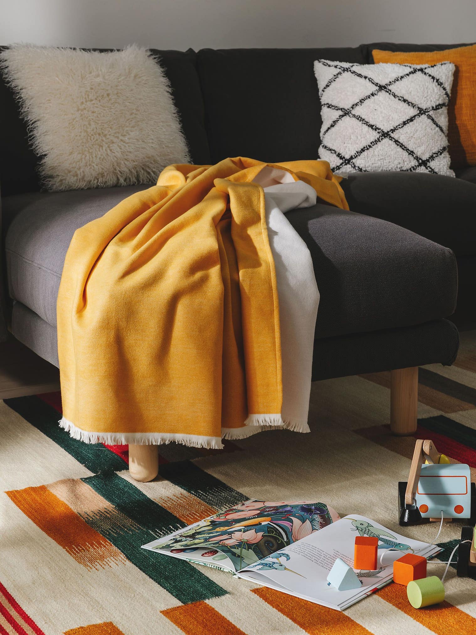 Cotton blanket Luca Yellow in Withfringes design made of 100% Cotton by benuta Nest