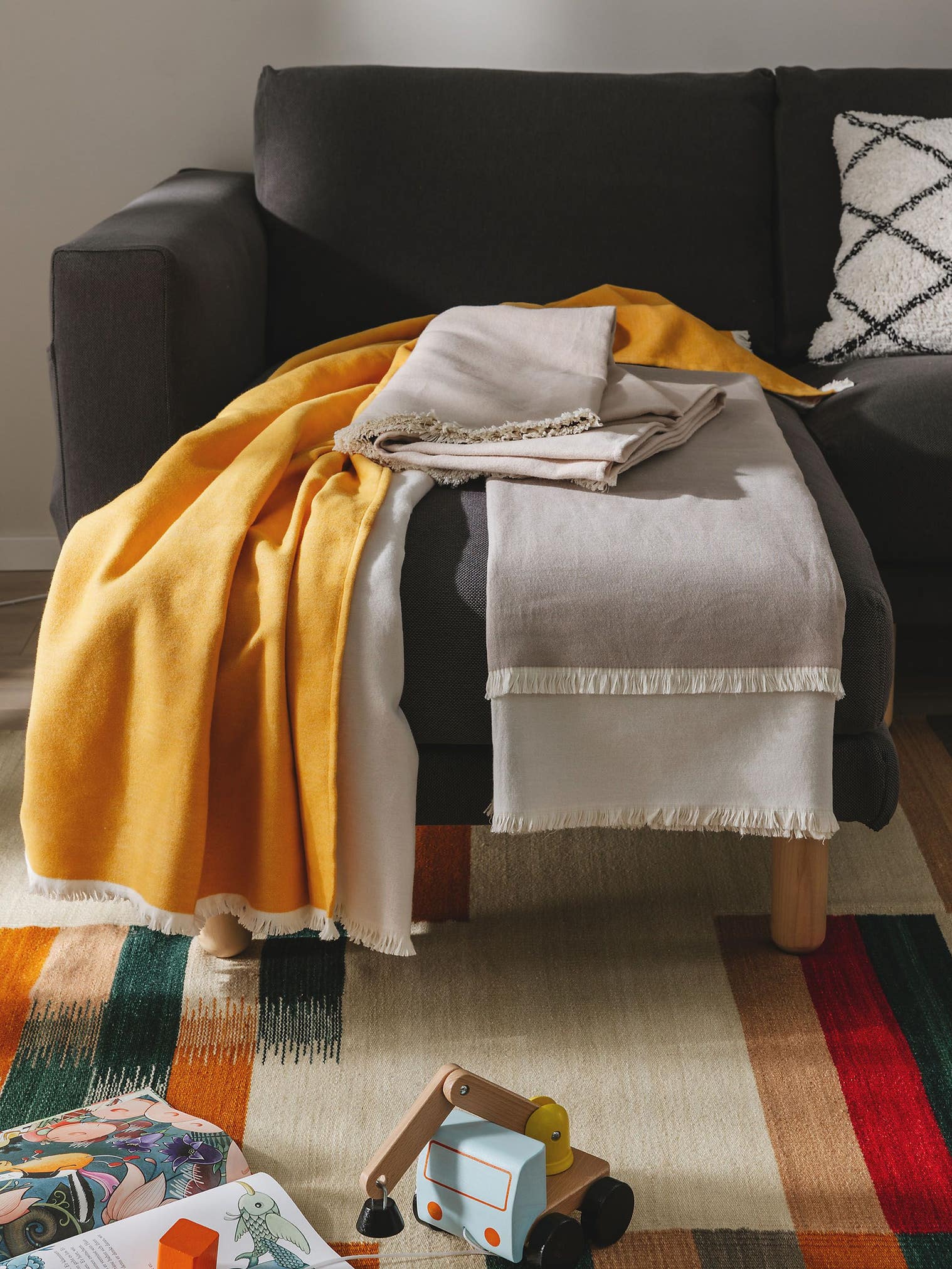 Cotton blanket Luca Yellow in Withfringes design made of 100% Cotton by benuta Nest