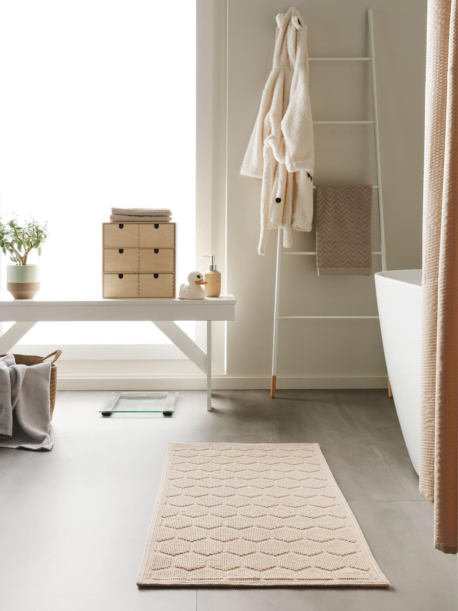 Rug made of 100% Cotton in Beige with a 1- 5 mm high pile by benuta Nest