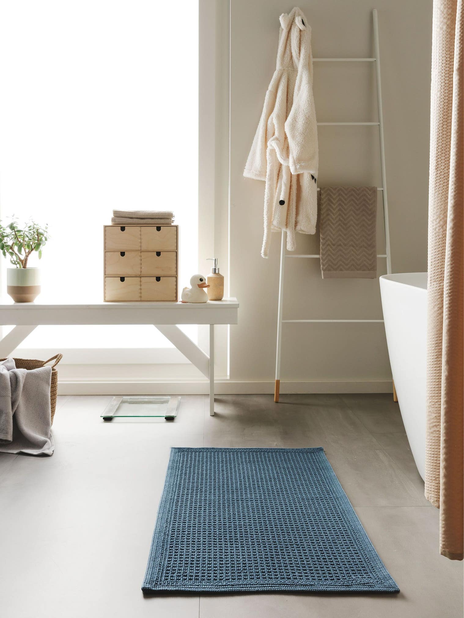 Teppich aus 100% Baumwolle in Blau mit bis 5 mm hohem Flor von benuta Nest