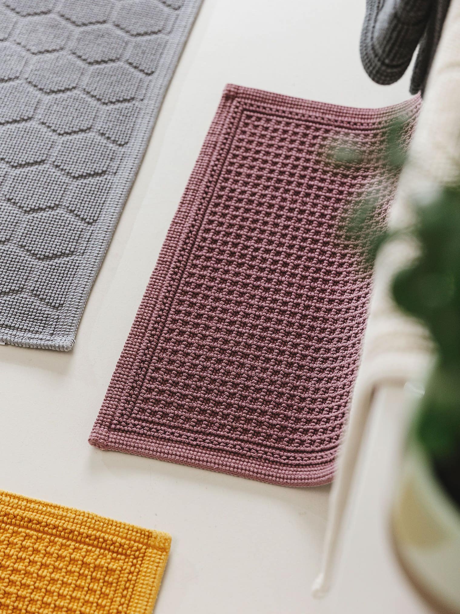 Rug made of 100% Cotton in Pink with a 1- 5 mm high pile by benuta Nest
