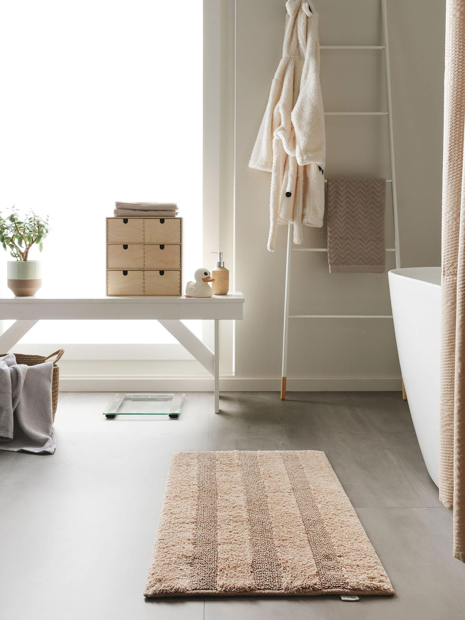 Tæppe af 100% Bomuld i Beige med 1- 5 mm høj luv fra benuta Nest