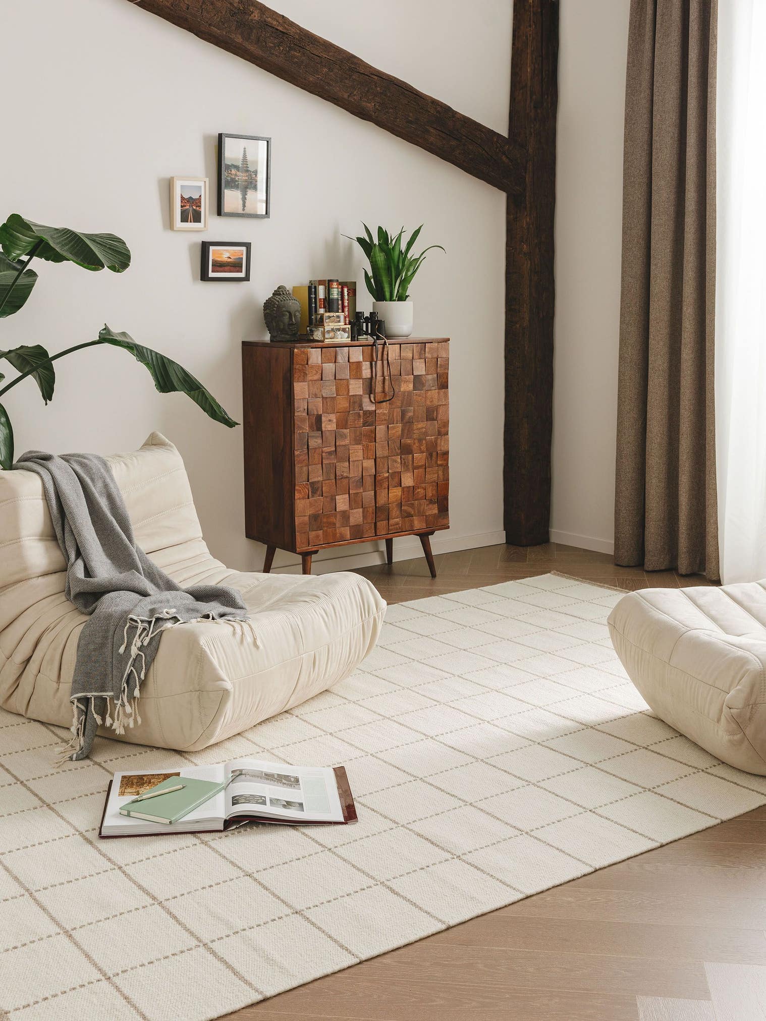 Teppich aus 90% Wolle, 10% Baumwolle in Beige mit 6 bis 10 mm hohem Flor von benuta Pure