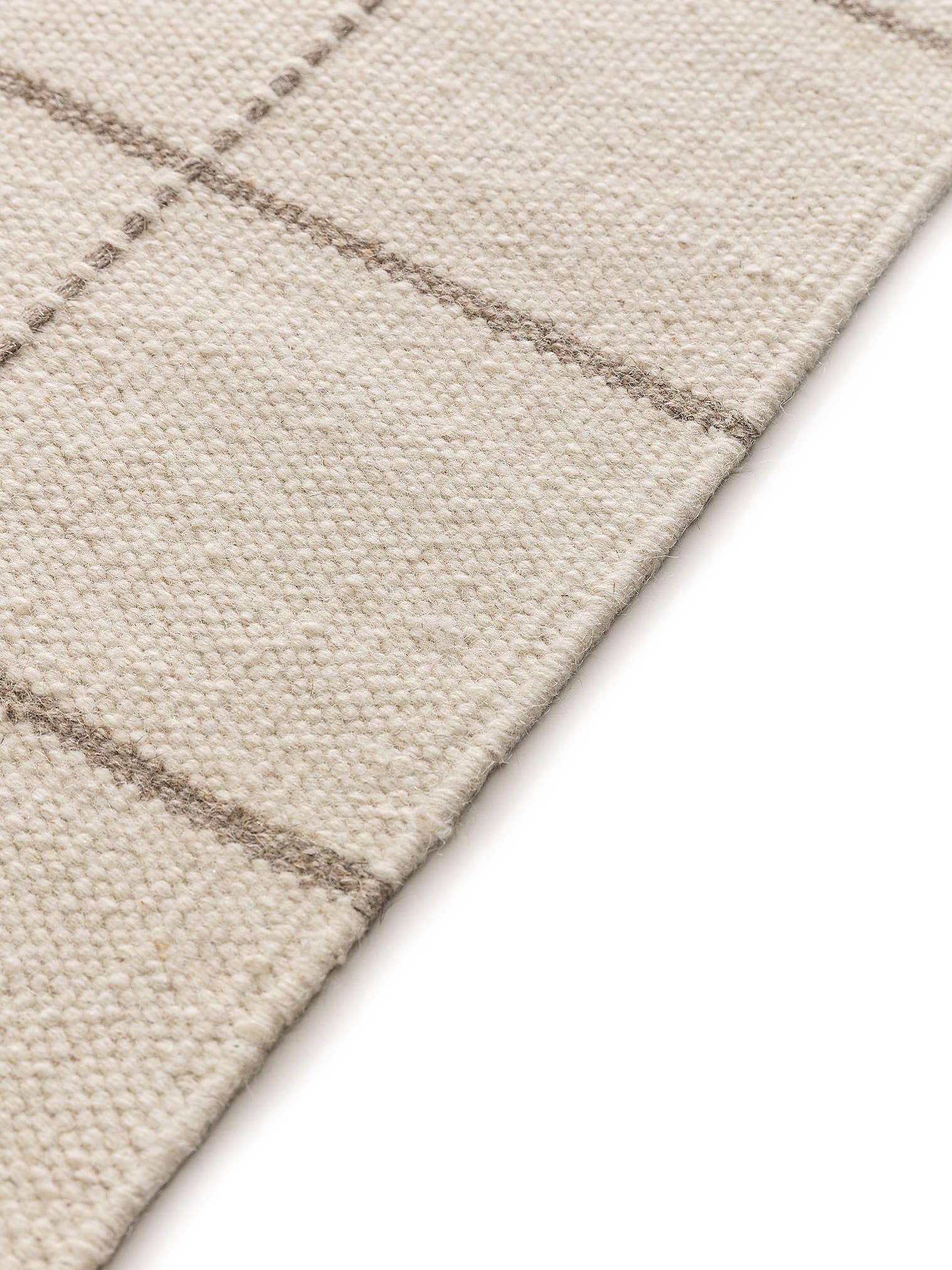 Teppich aus 90% Wolle, 10% Baumwolle in Beige mit 6 bis 10 mm hohem Flor von benuta Pure