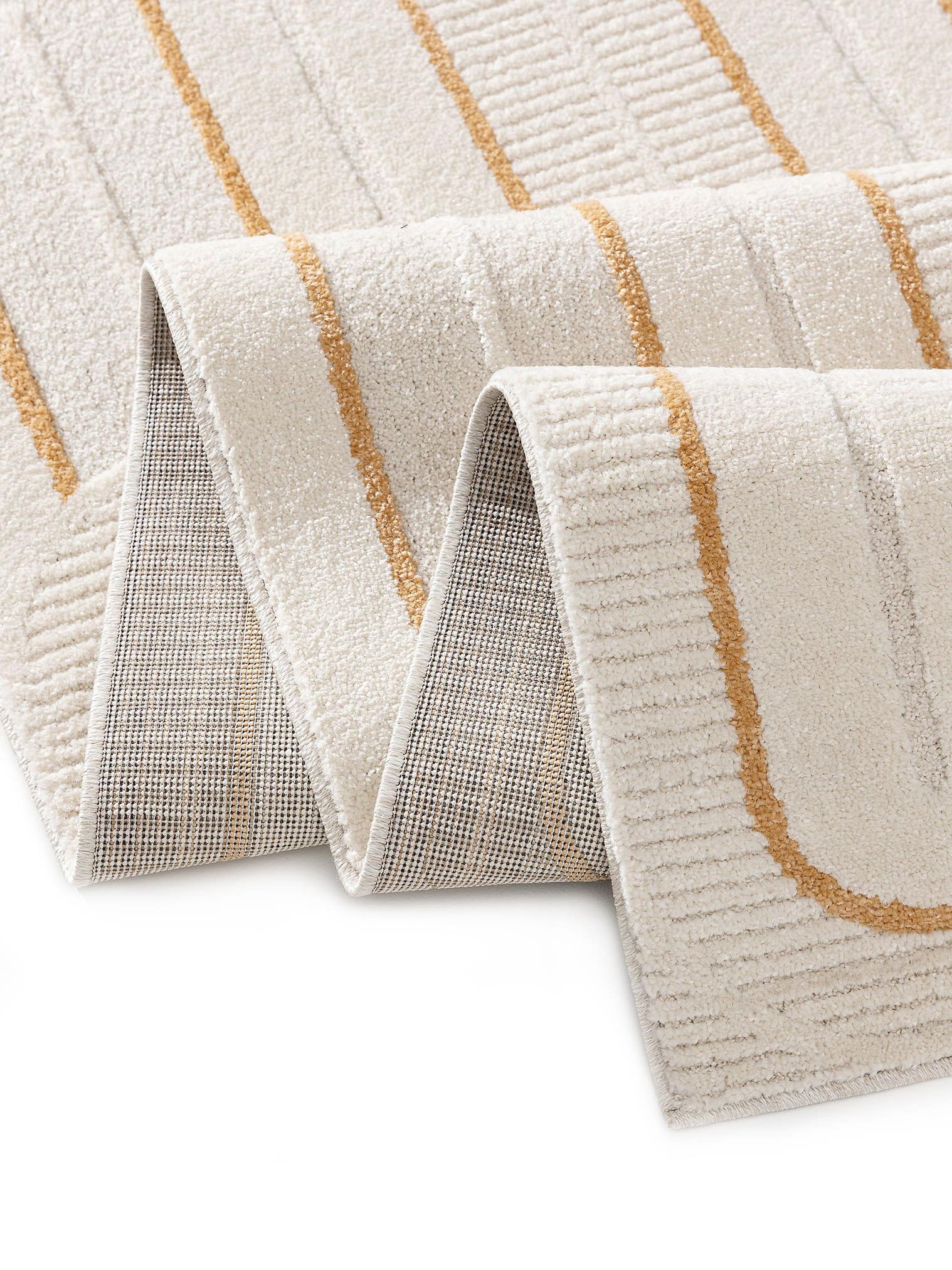 Tapijt van 80% Polypropyleen, 20% Polyester in Beige met een 6 - 10 mm hoge pool van benuta Pop