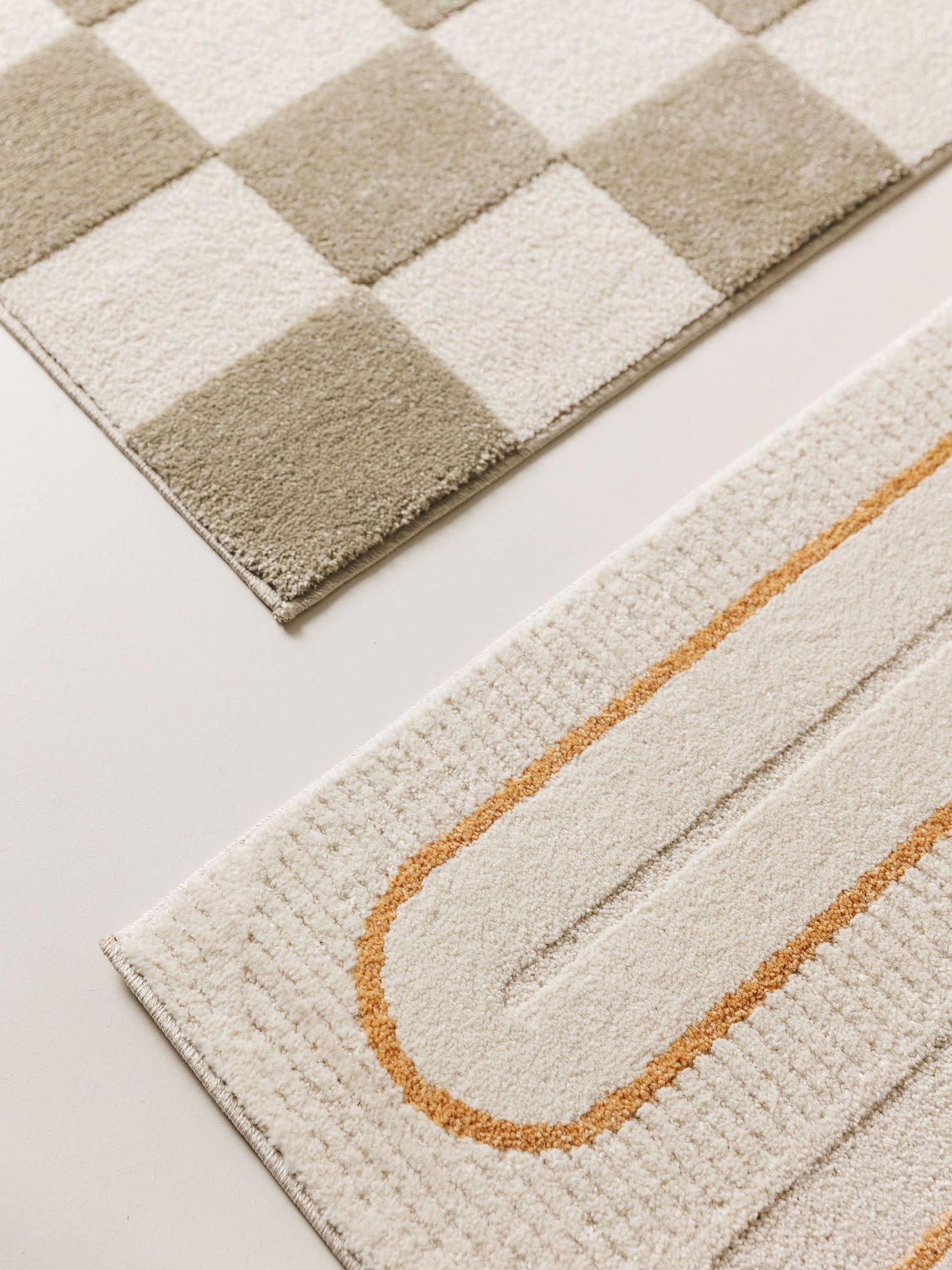 Tapijt van 80% Polypropyleen, 20% Polyester in Beige met een 6 - 10 mm hoge pool van benuta Pop