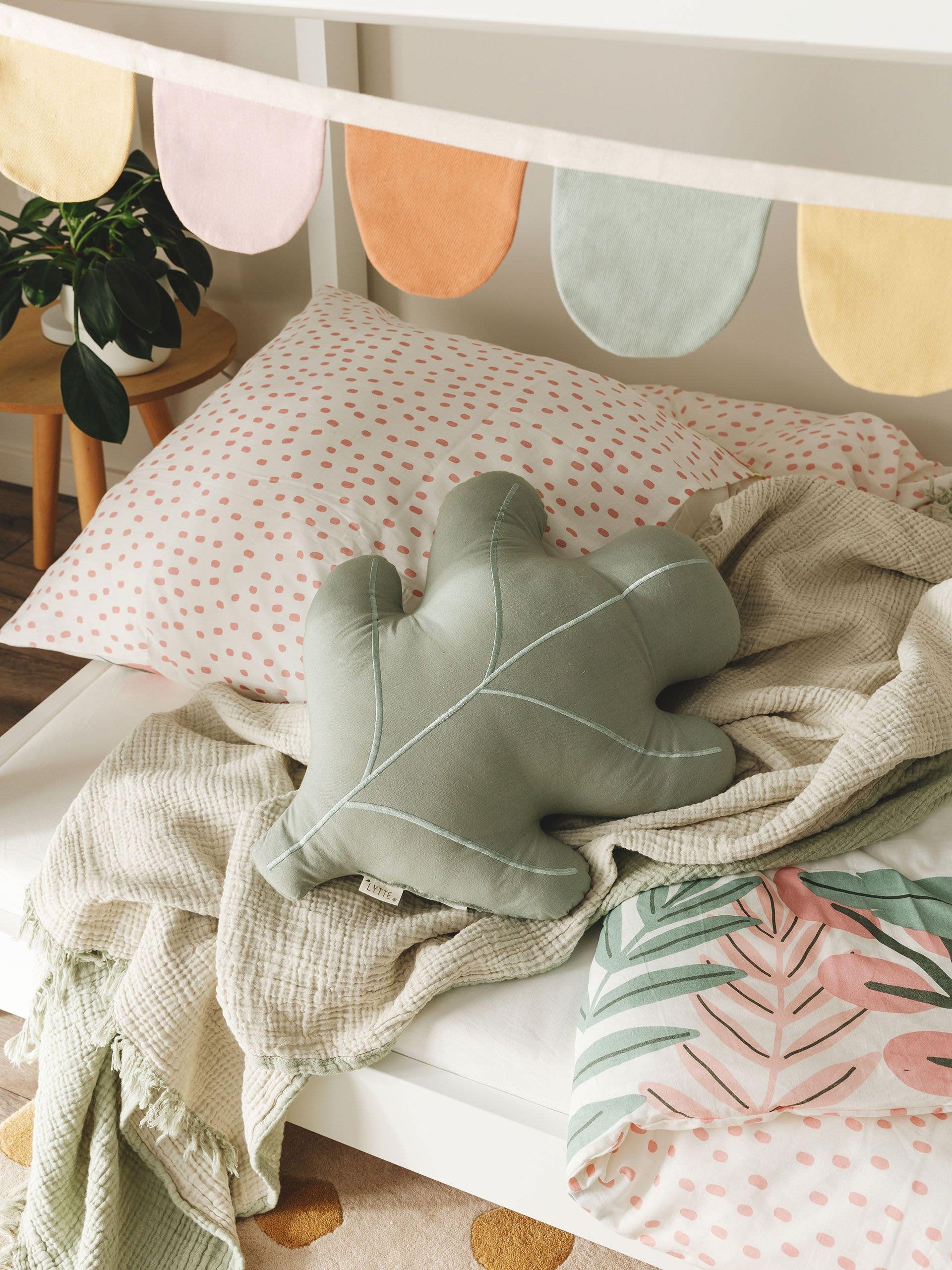Kussen Hana Groen in Botanicals&Florals-ontwerp van 100% Katoen door Lytte