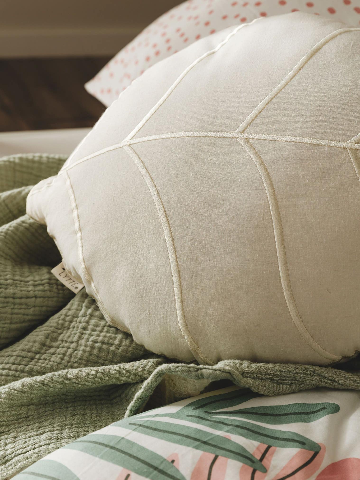 Almohada Hana Crema im Design Botanicals&Florals aus 100% Algodón von Lytte