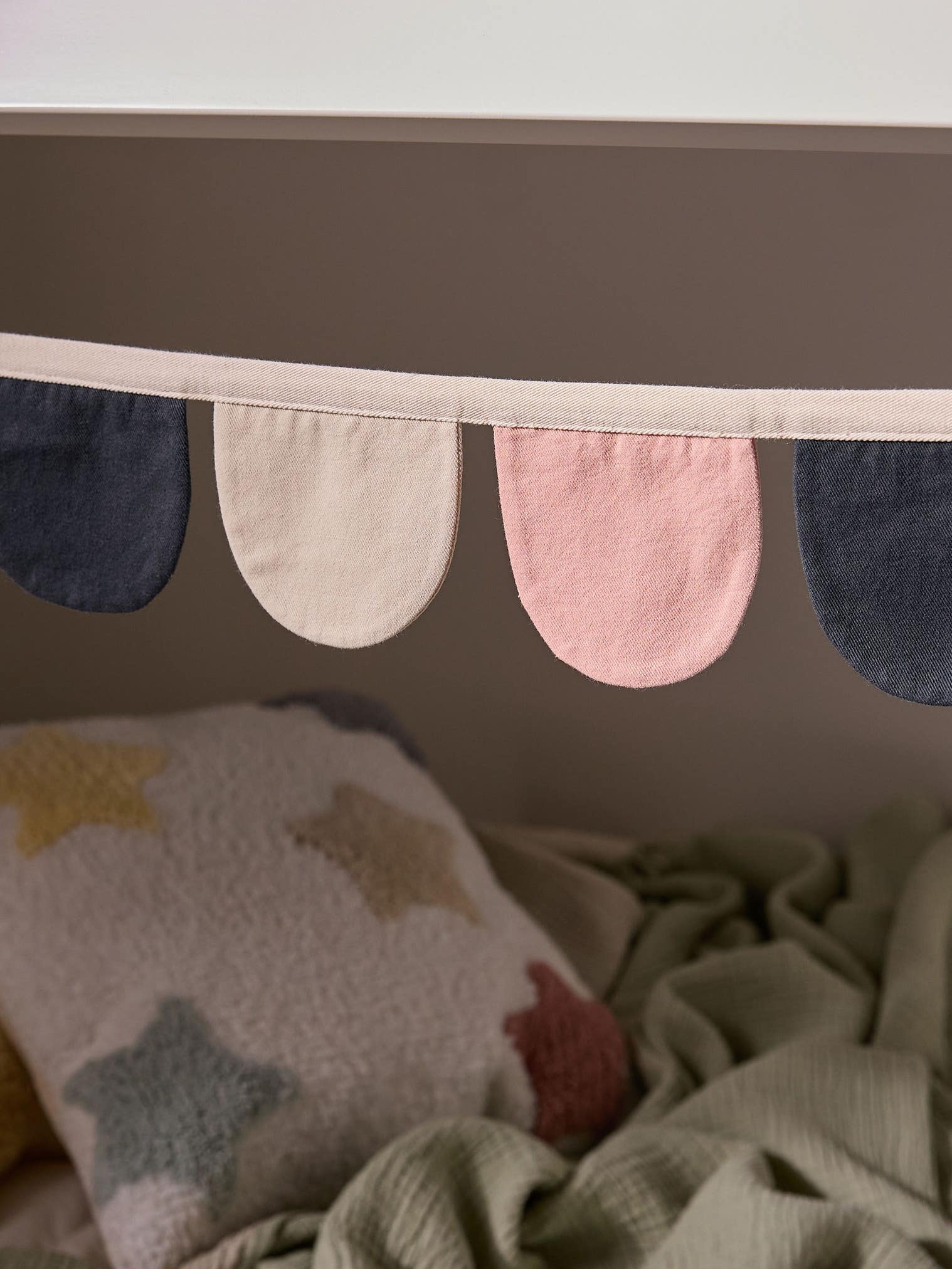 Wanddeko Hana Pink/Schwarz im Design Botanicals&Florals aus 100% Baumwolle von Lytte