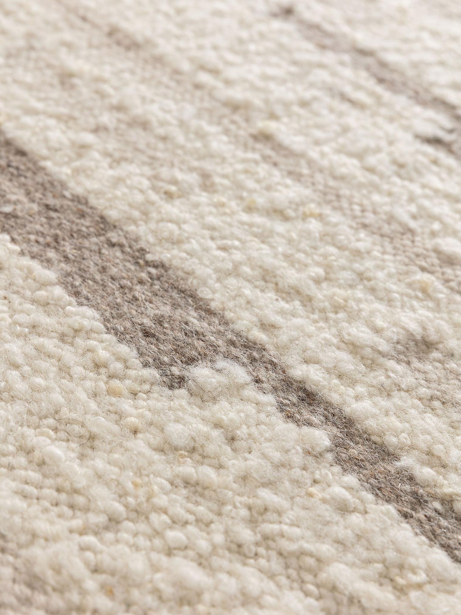 Teppich aus 90% Wolle, 10% Baumwolle in Beige mit 11 bis 20 mm hohem Flor von benuta Pure