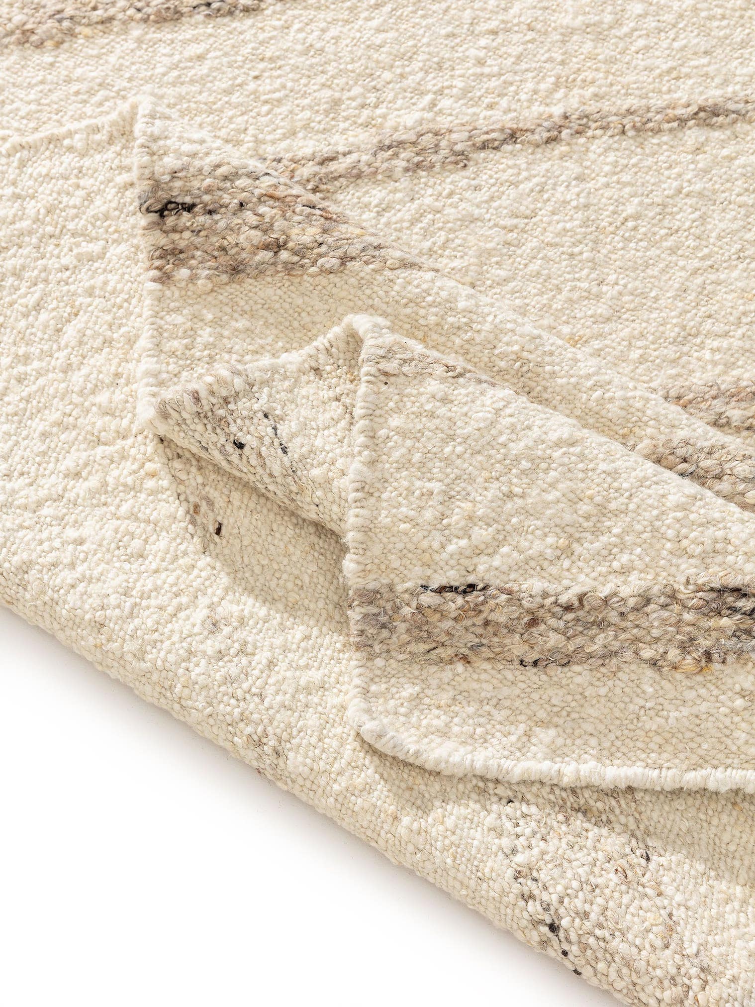 Teppich aus 90% Wolle, 10% Baumwolle in Beige mit 11 bis 20 mm hohem Flor von benuta Pure