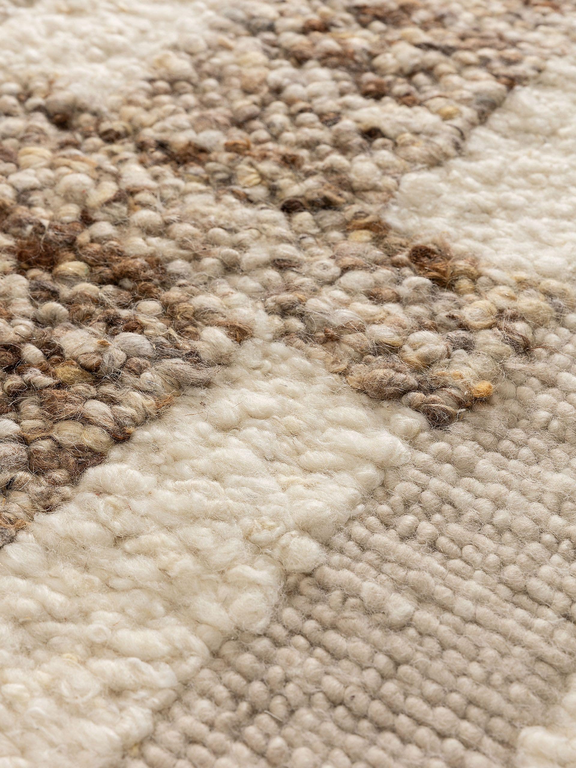 Rug made of 90% Wool, 10% Cotton in Beige with a 21 - 30 mm high pile by benuta Finest