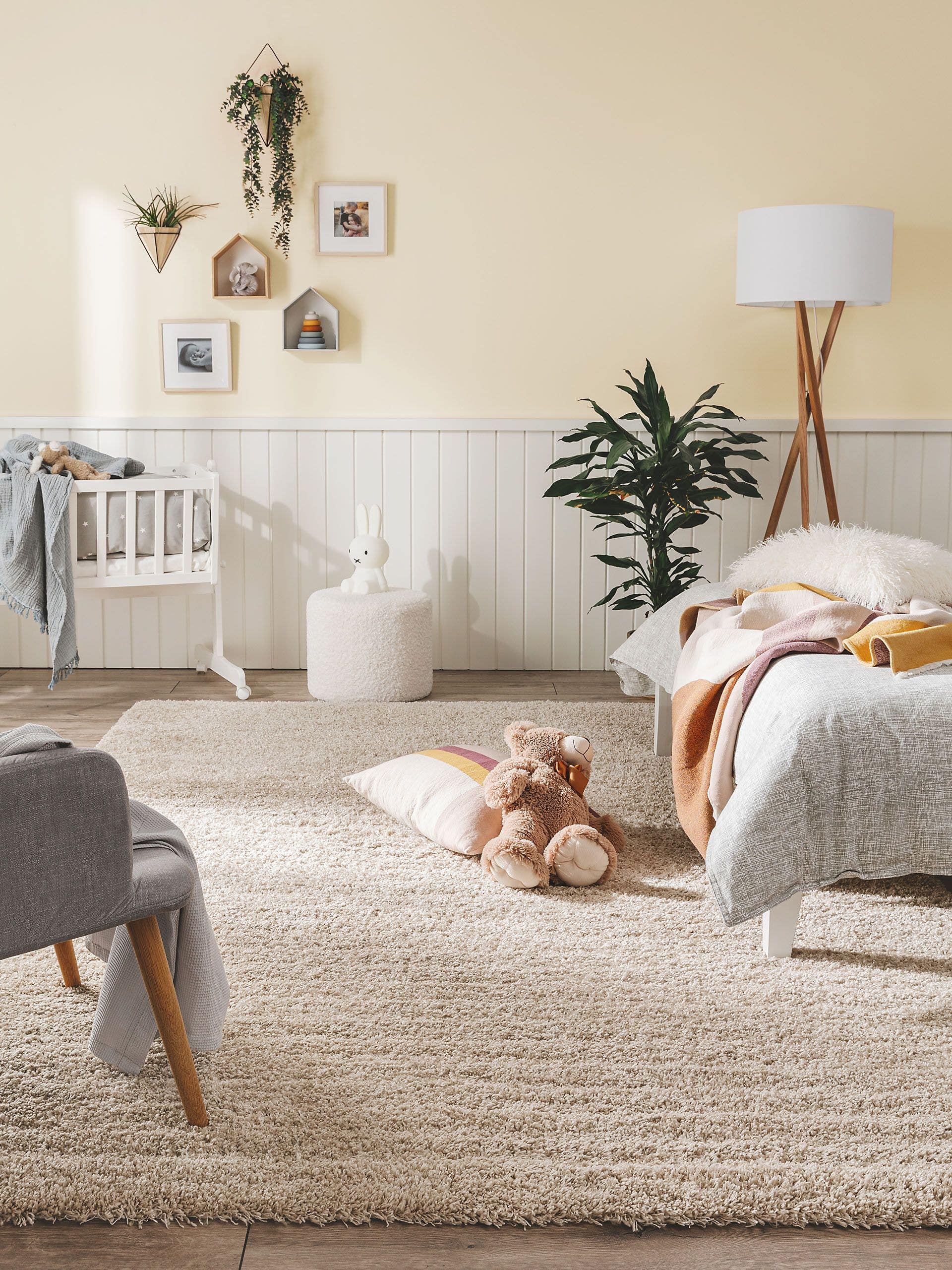 Matta av 100% Polypropylen i Beige med 31 - 40 mm hög lugg från benuta Nest