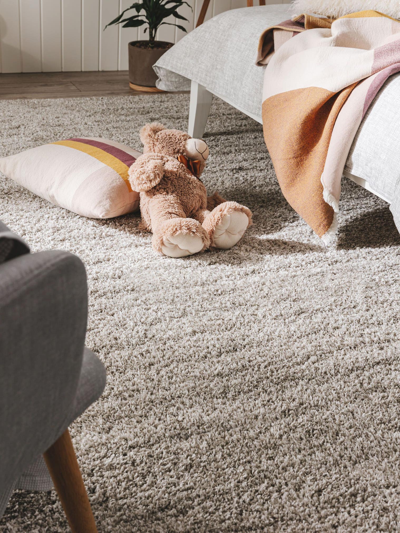 Rug made of 100% Polypropylene in Grey with a 31 - 40 mm high pile by benuta Nest