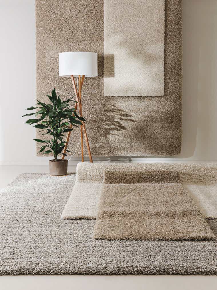 Teppich aus 100% Polypropylen in Grau mit 31 bis 40 mm hohem Flor von benuta Nest