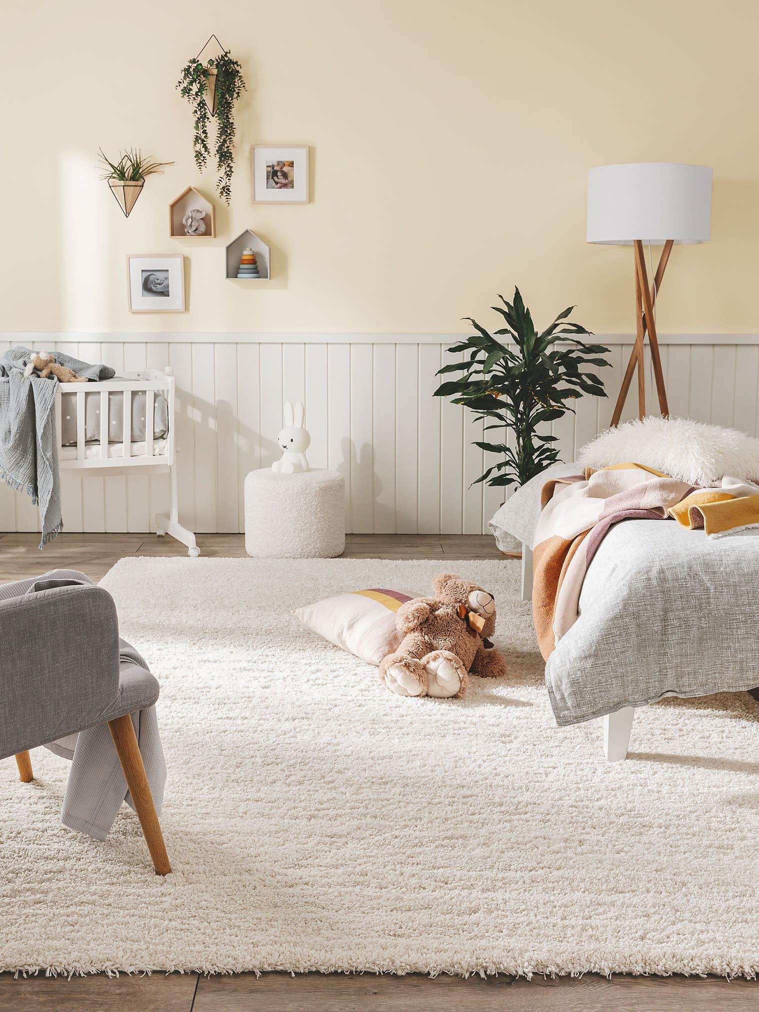 Matta av 100% Polypropylen i Beige med 31 - 40 mm hög lugg från benuta Nest