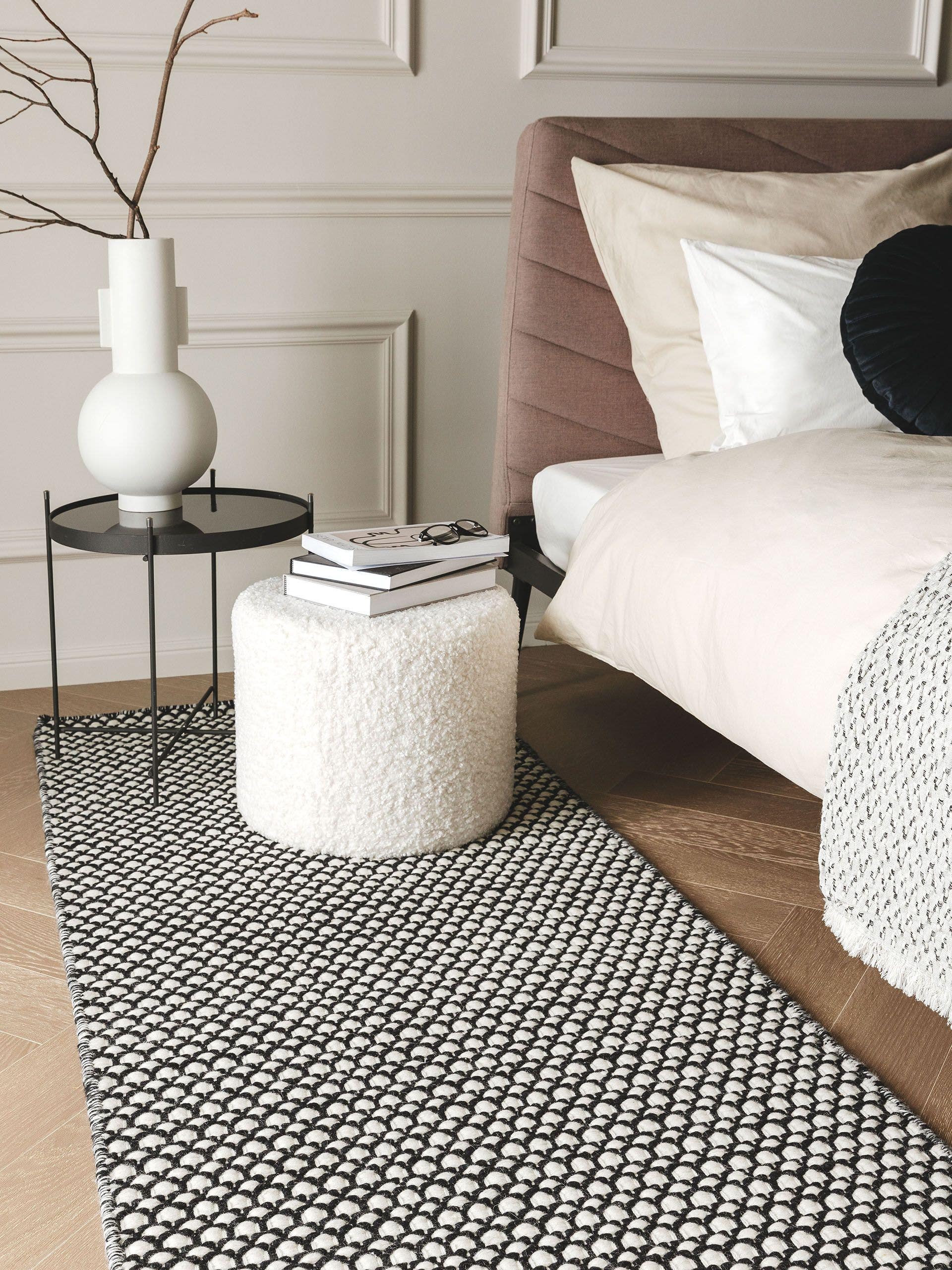 Rug made of 100% Wool from (New Zealand) in Black with a 21 - 30 mm high pile by benuta Finest