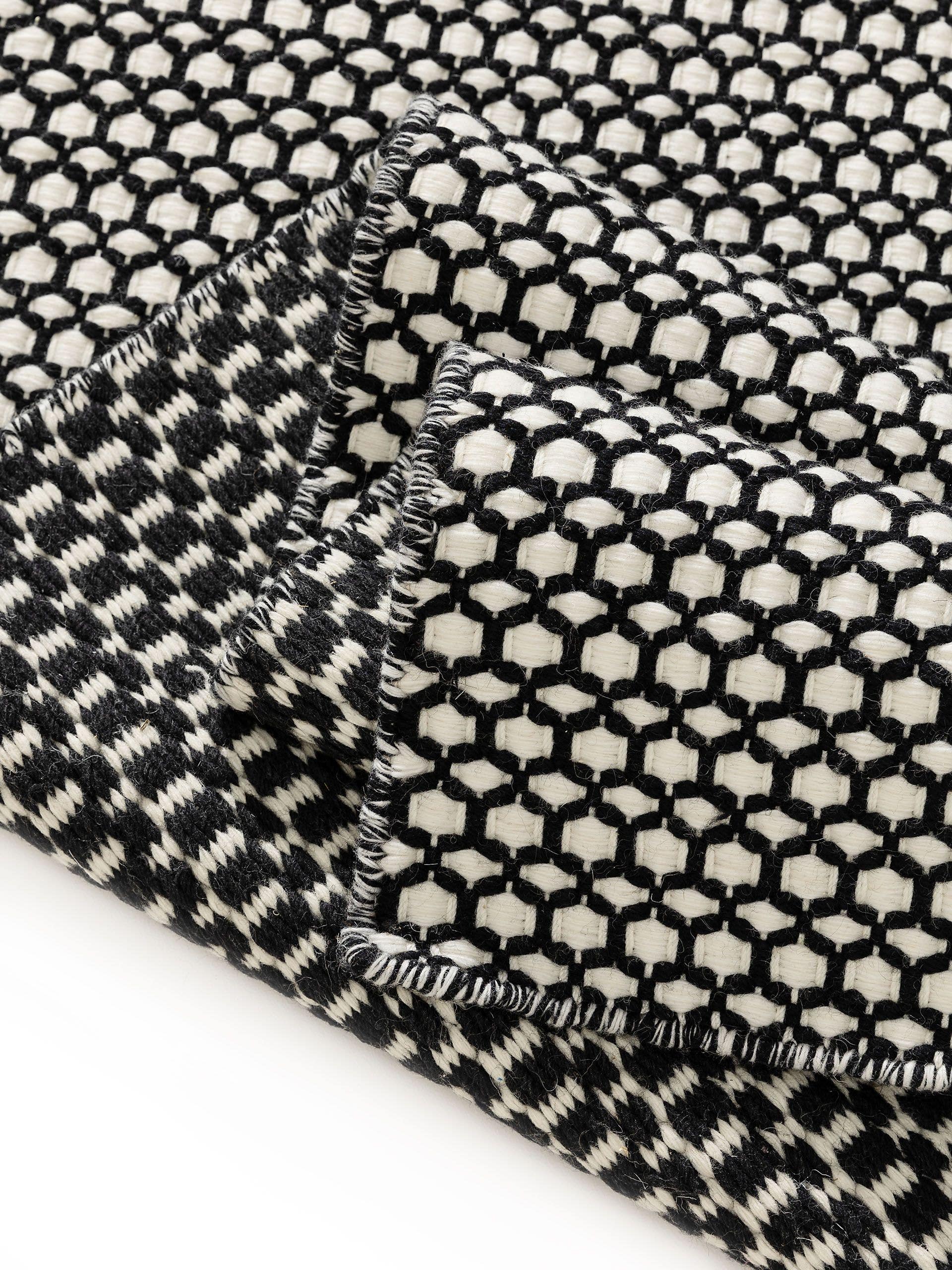 Rug made of 100% Wool from (New Zealand) in Black with a 21 - 30 mm high pile by benuta Finest