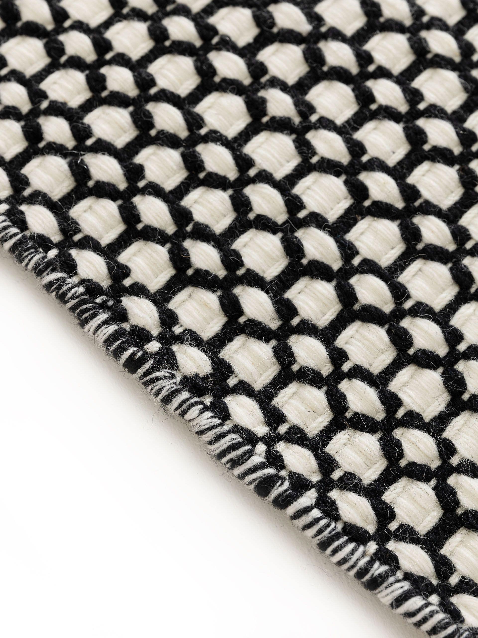 Rug made of 100% Wool from (New Zealand) in Black with a 21 - 30 mm high pile by benuta Finest