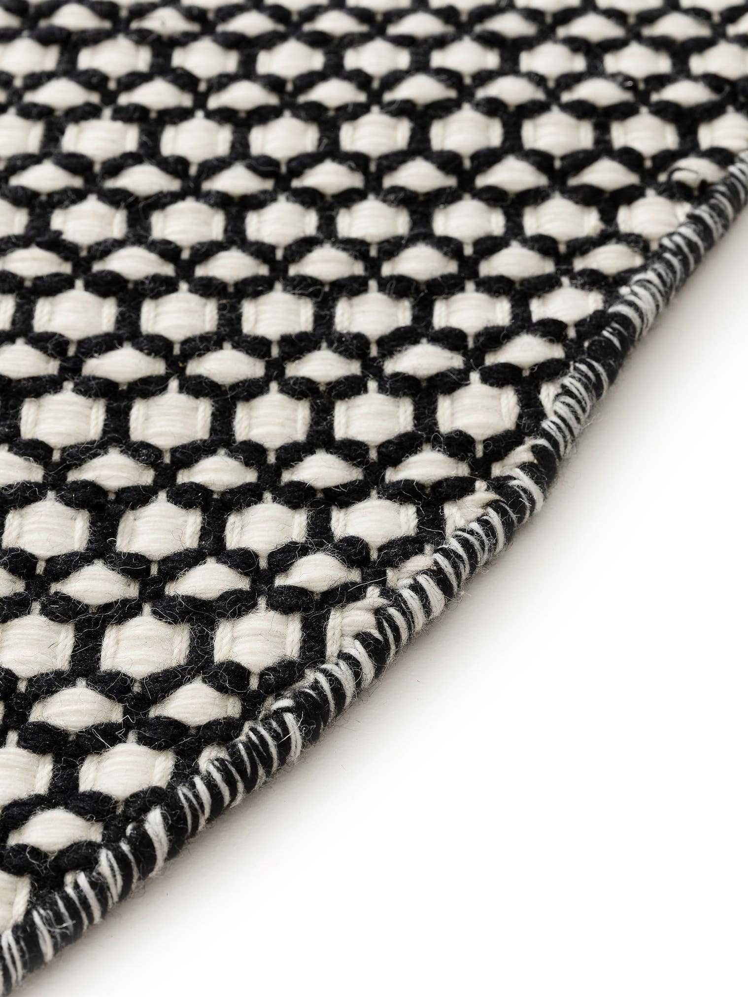 Rug made of 100% Wool from (New Zealand) in Black with a 21 - 30 mm high pile by benuta Finest