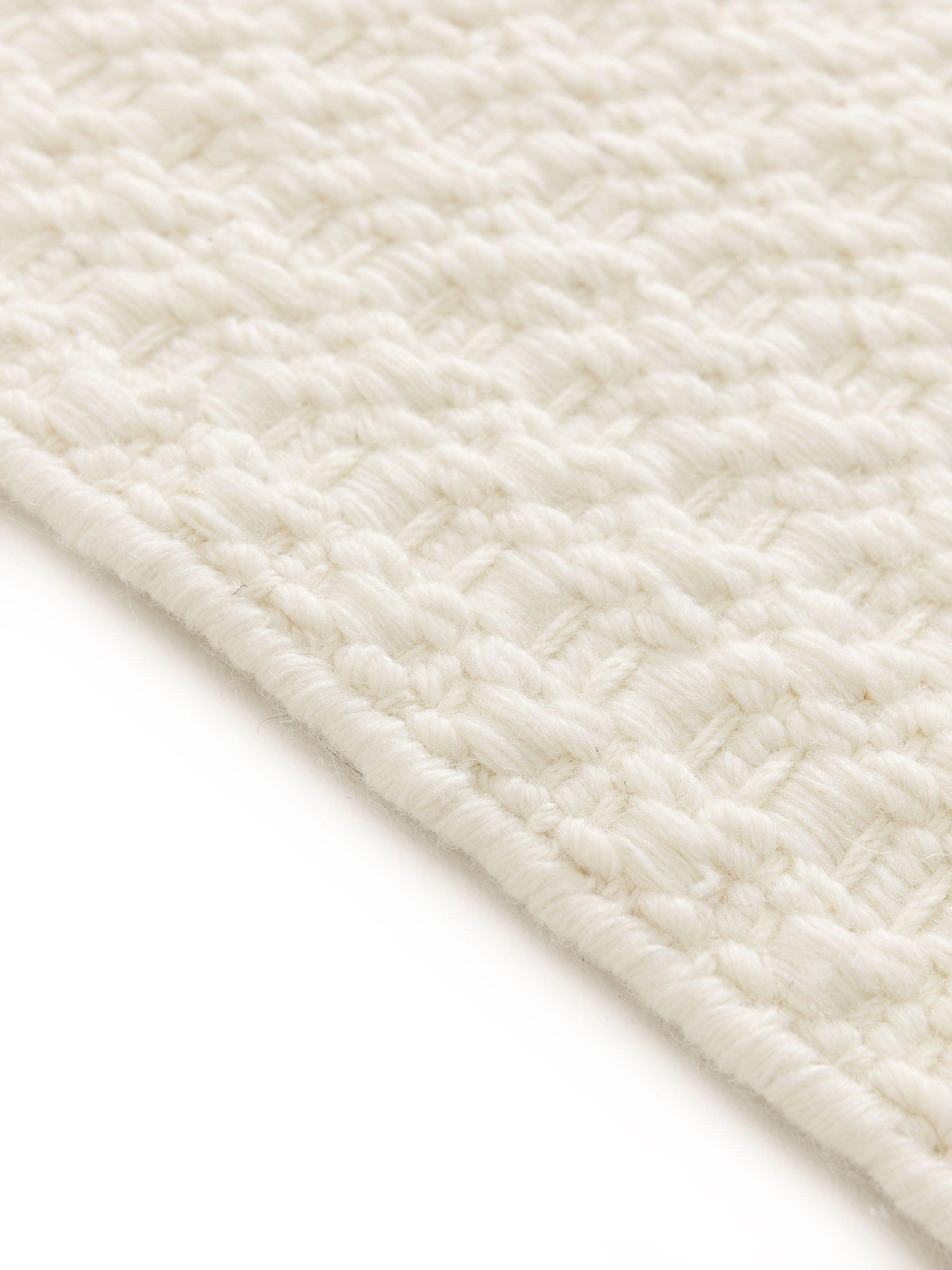 Matta av 100% Ull (från Nya Zeeland) i Beige med 21 - 30 mm hög lugg från benuta Finest