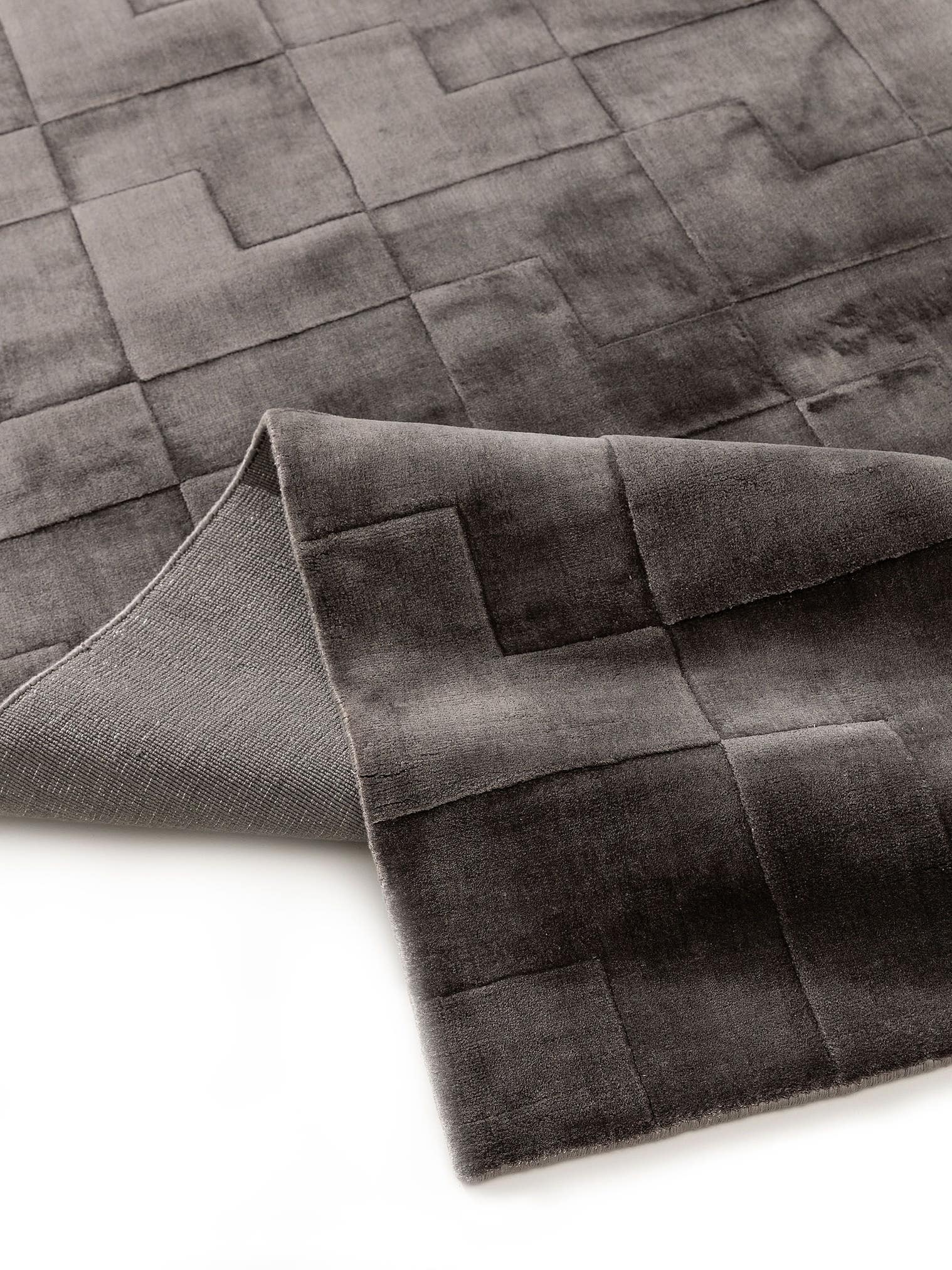 Rug made of 100% Lyocell (TENCEL™) in Grey with a 1- 5 mm high pile by benuta Finest