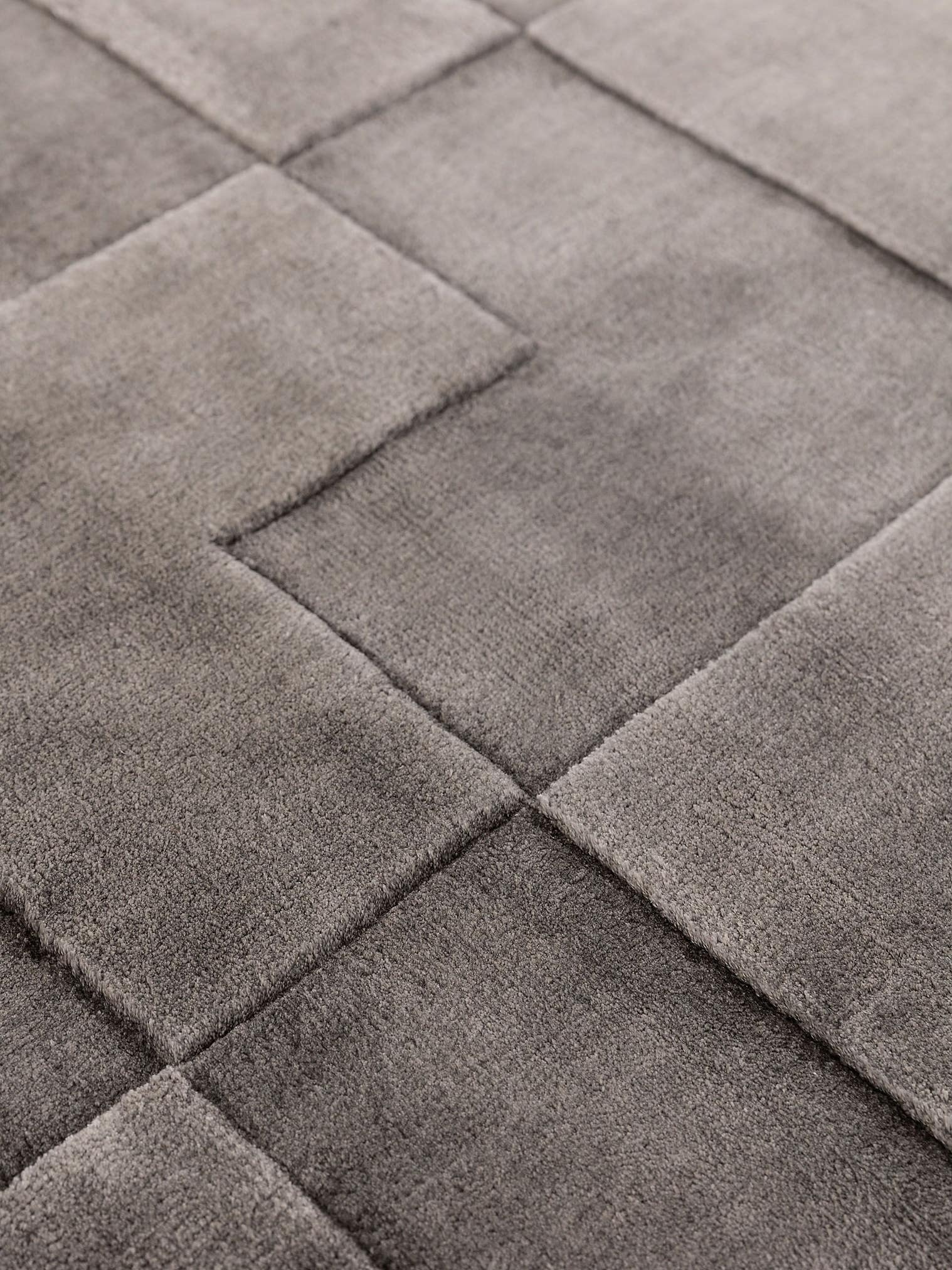 Rug made of 100% Lyocell (TENCEL™) in Grey with a 1- 5 mm high pile by benuta Finest