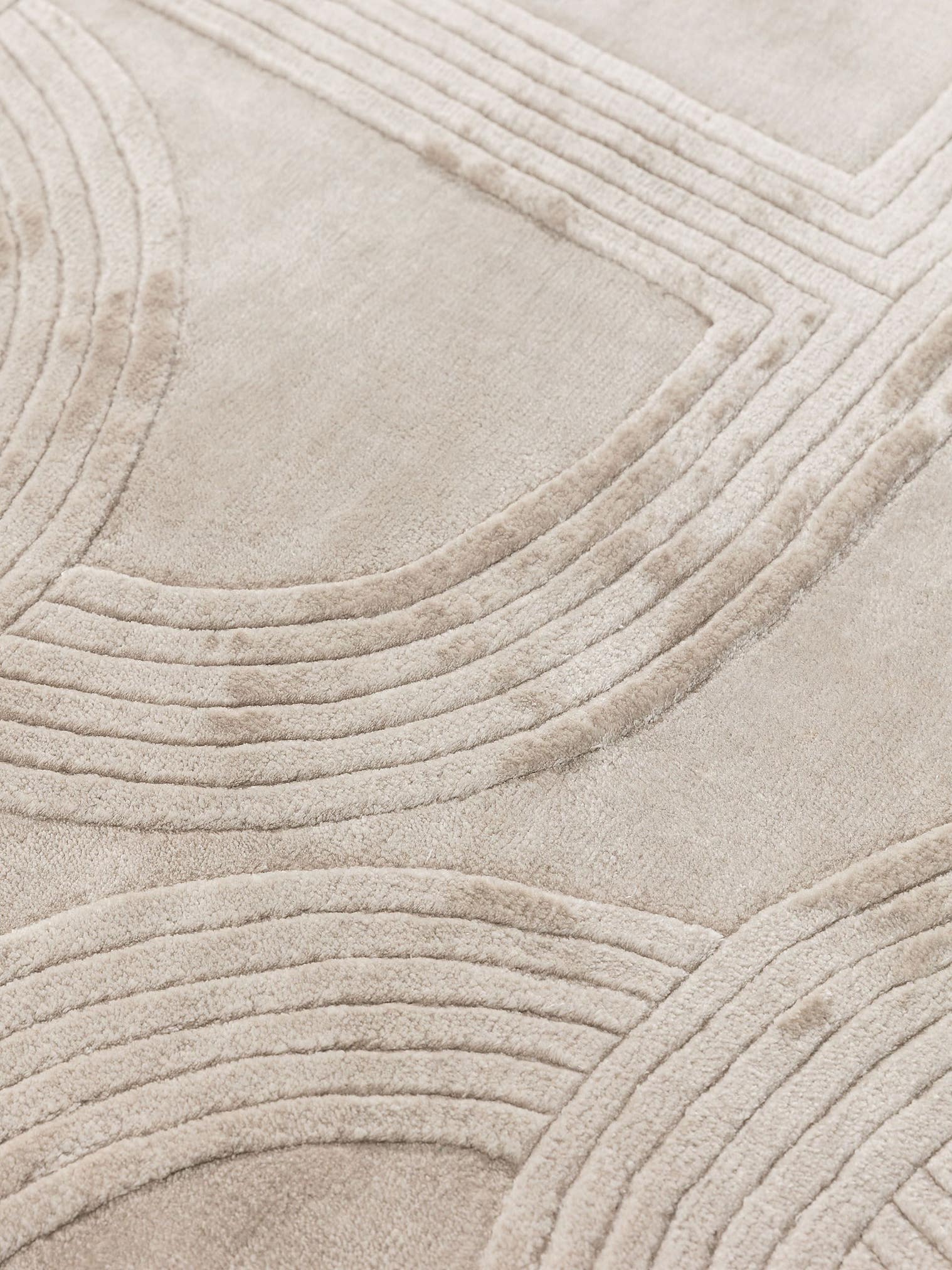Rug made of 100% Lyocell (TENCEL™) in Beige with a 1- 5 mm high pile by benuta Finest