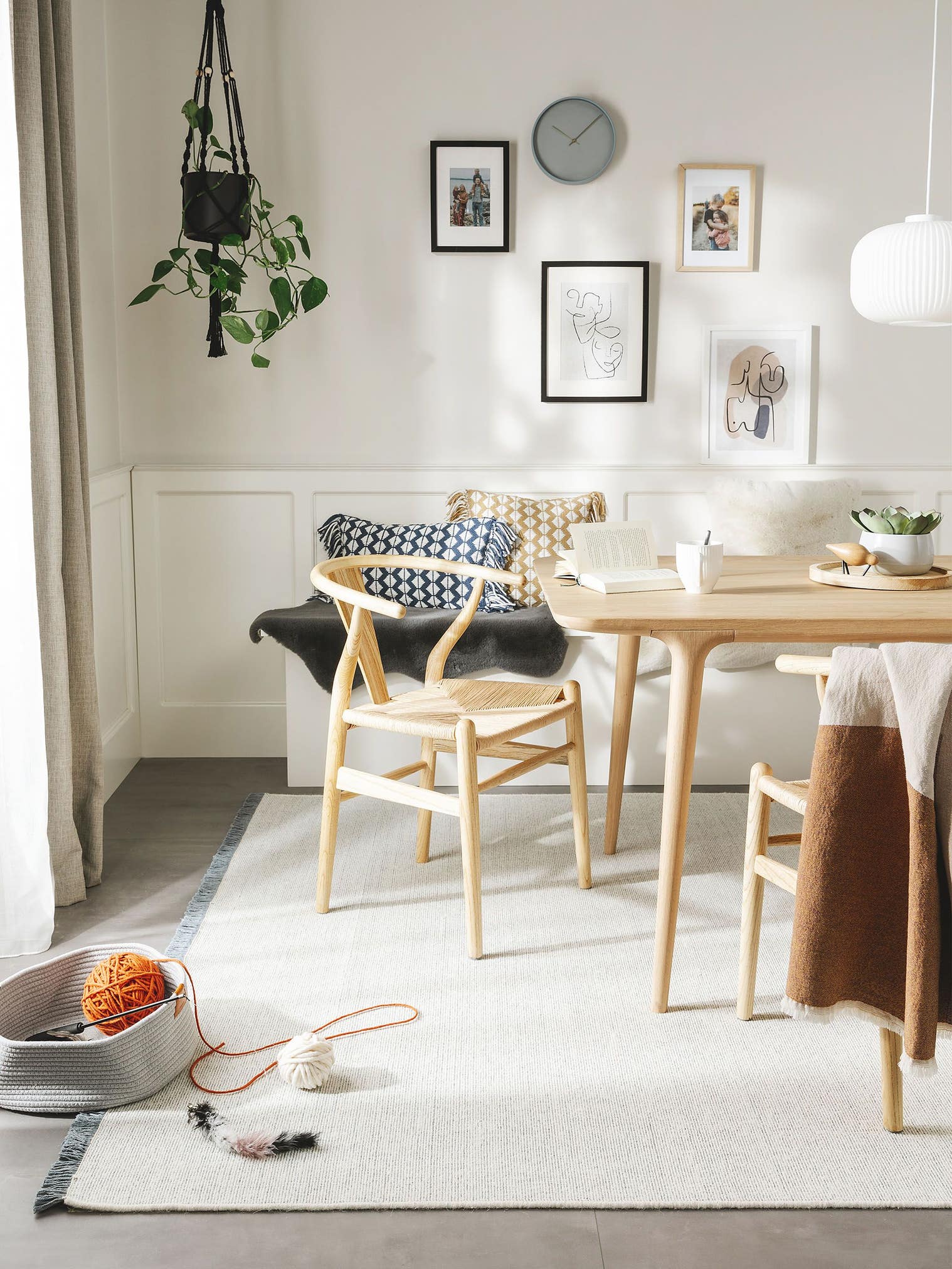 Teppich aus 70% Wolle, 30% Baumwolle in Blau mit bis 5 mm hohem Flor von benuta Nest