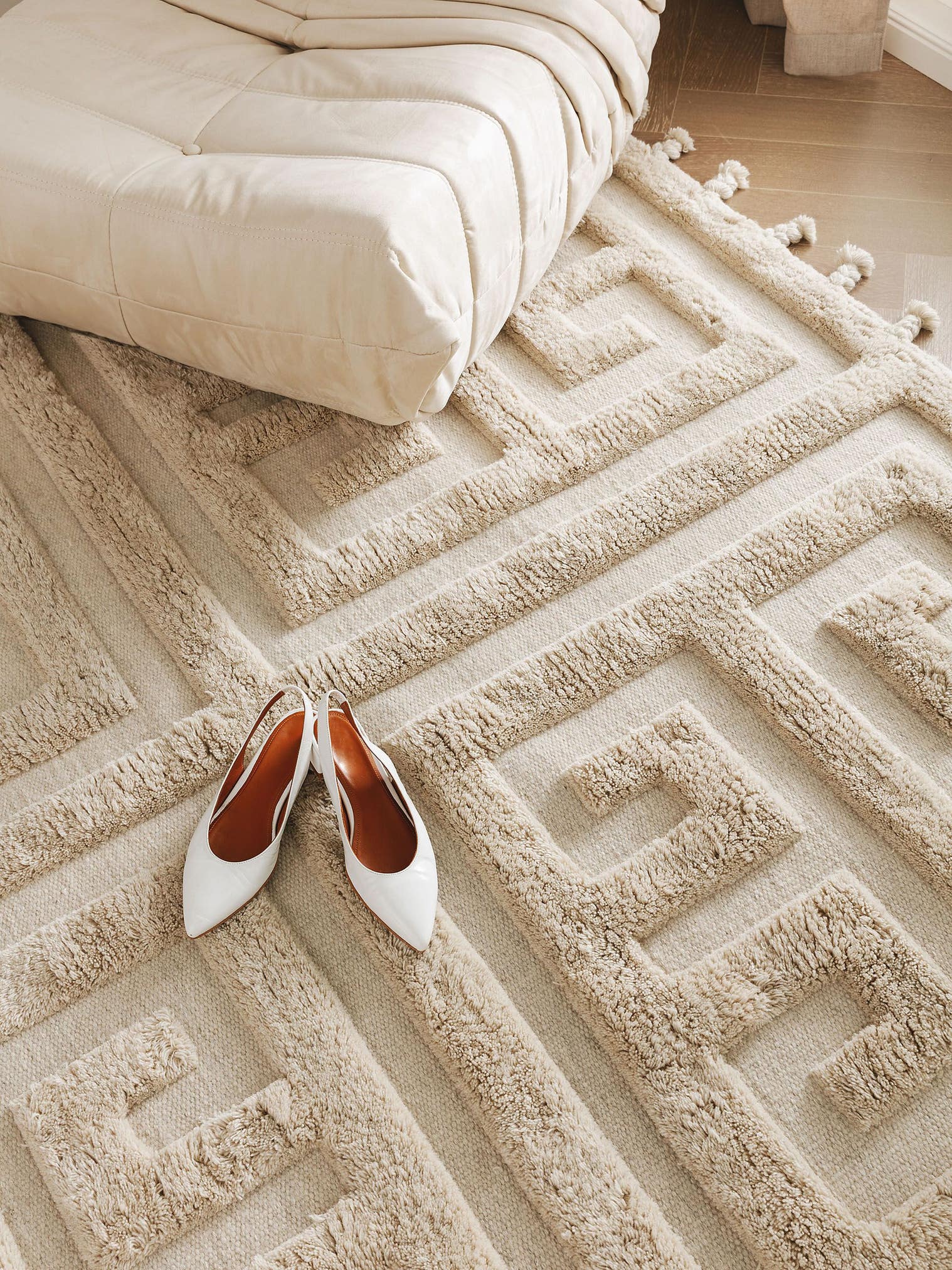 Tapijt van 100% Wol (uit Nieuw-Zeeland) in Beige met een 21 - 30 mm hoge pool van benuta Finest