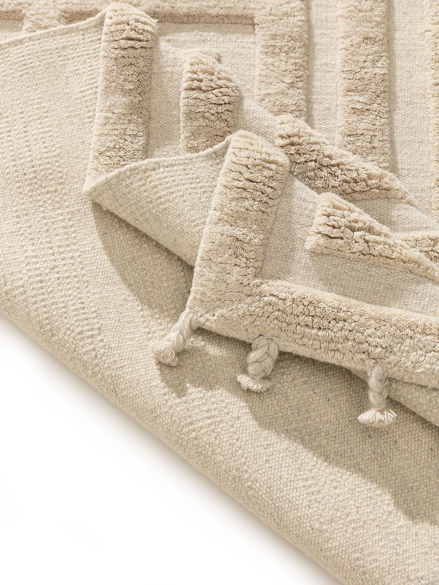 Tapijt van 100% Wol (uit Nieuw-Zeeland) in Beige met een 21 - 30 mm hoge pool van benuta Finest