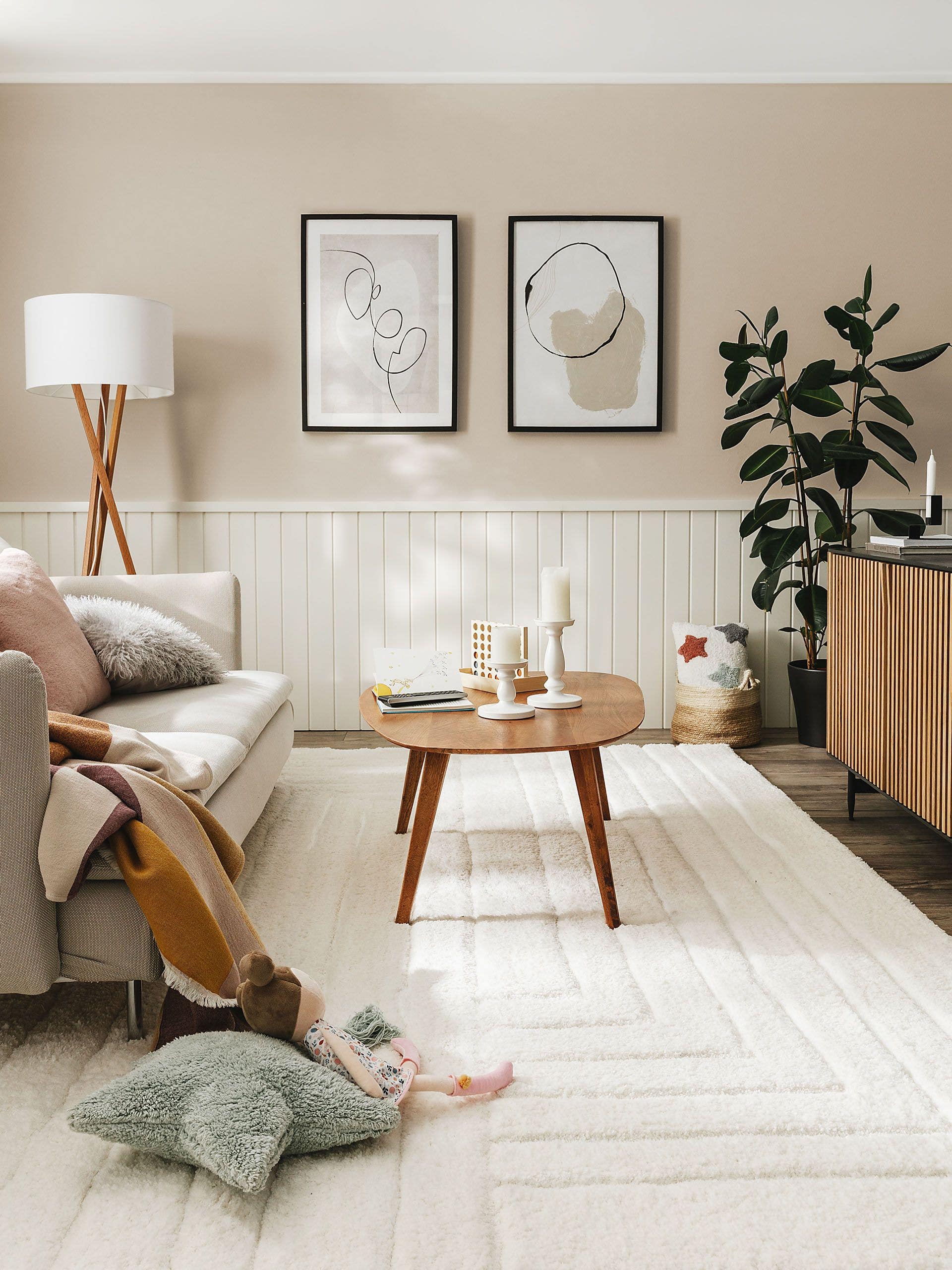Matta av 100% Polyester i Beige med 21 - 30 mm hög lugg från benuta Nest