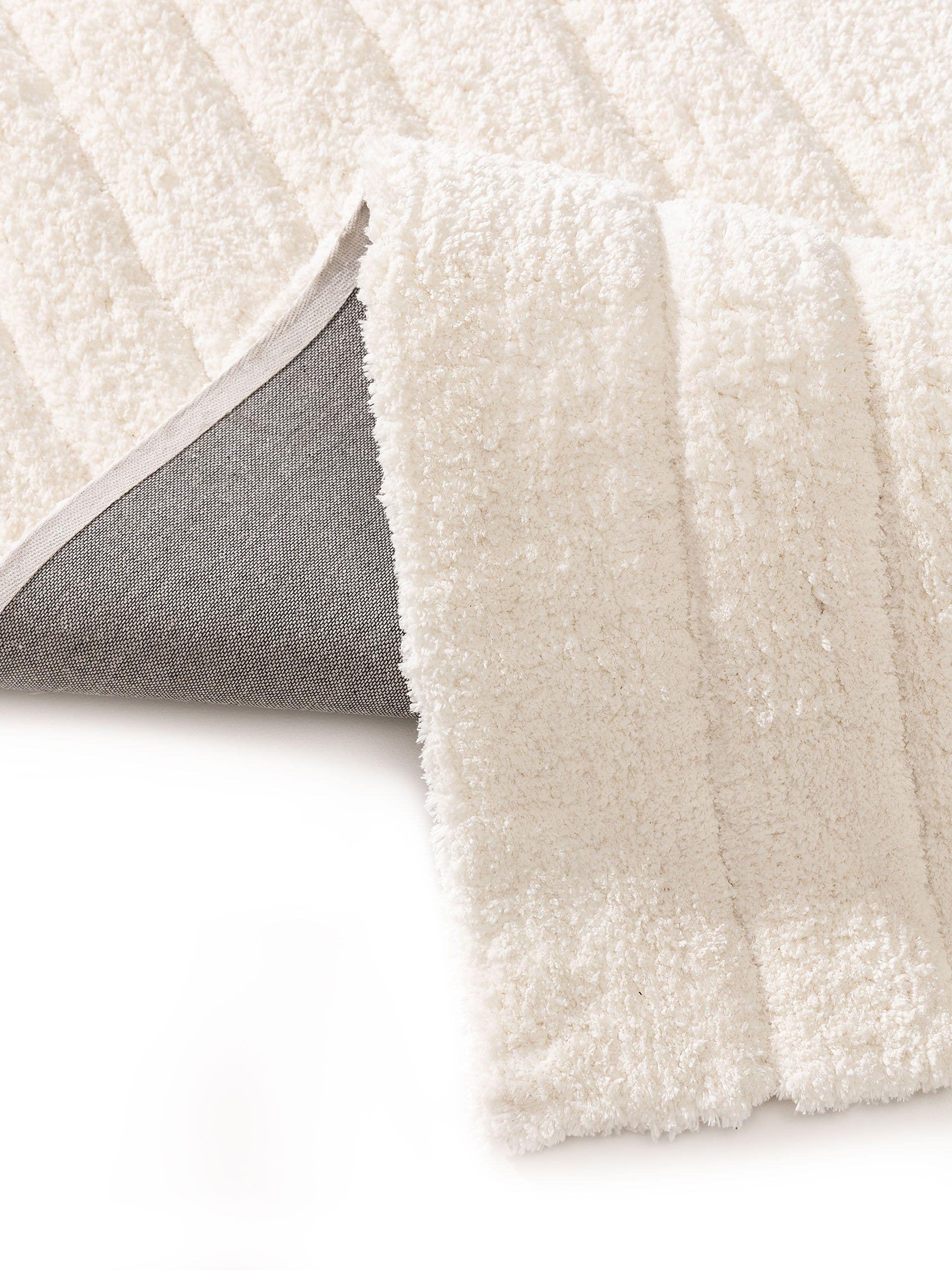 Matta av 100% Polyester i Beige med 21 - 30 mm hög lugg från benuta Nest