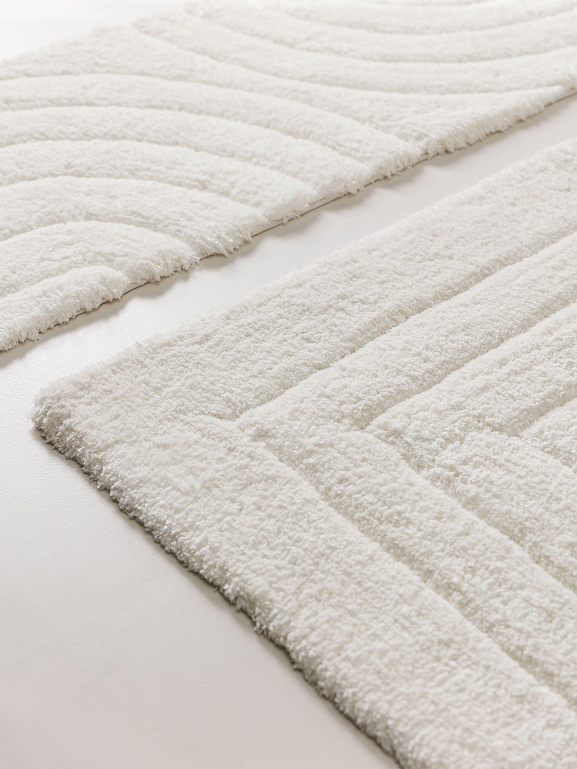 Matta av 100% Polyester i Beige med 21 - 30 mm hög lugg från benuta Nest
