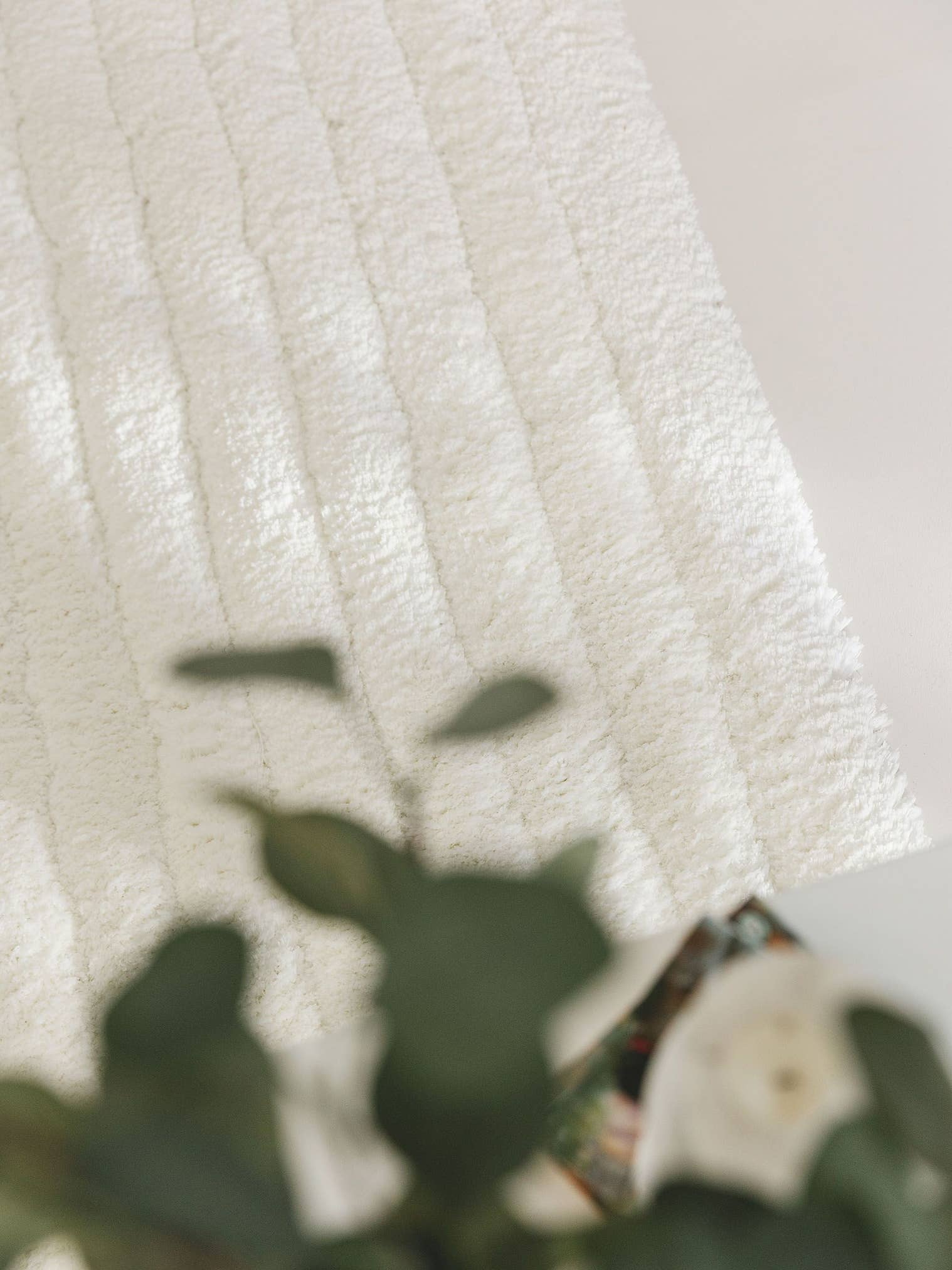 Teppich aus 100% Polyester in Beige mit 21 bis 30 mm hohem Flor von benuta Nest