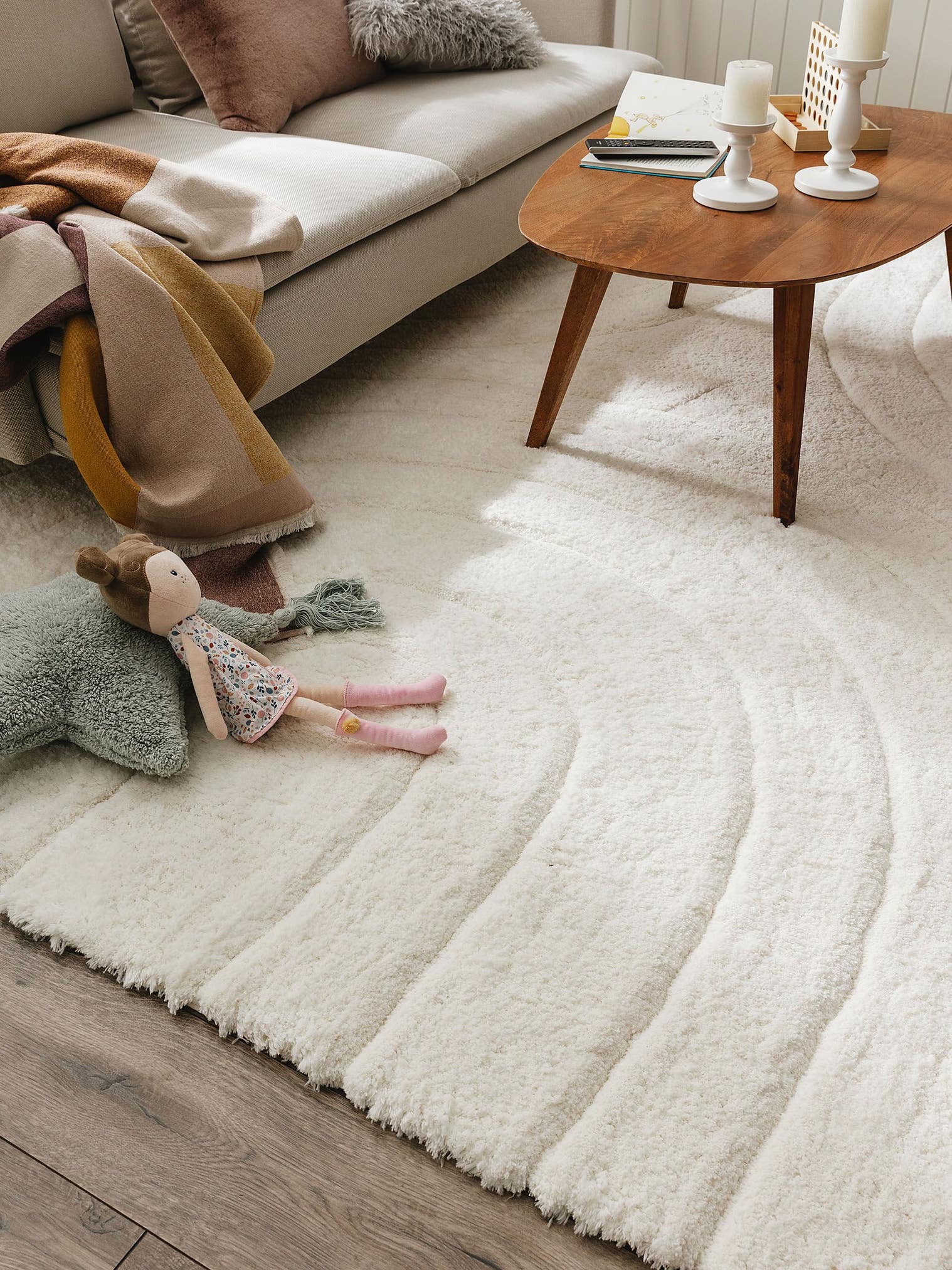 Rug made of 100% Polyester in Beige with a 21 - 30 mm high pile by benuta Nest