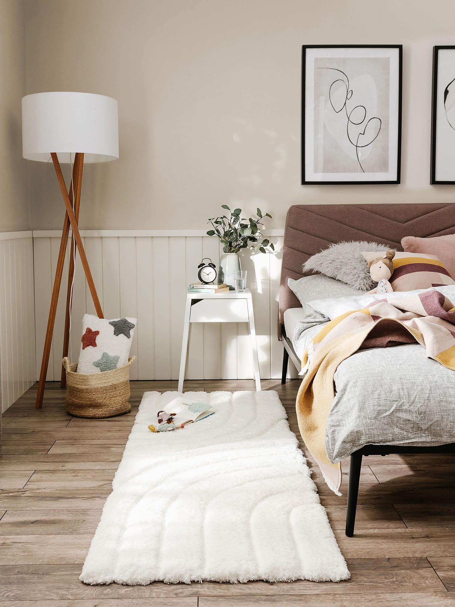 Teppich aus 100% Polyester in Beige mit 21 bis 30 mm hohem Flor von benuta Nest