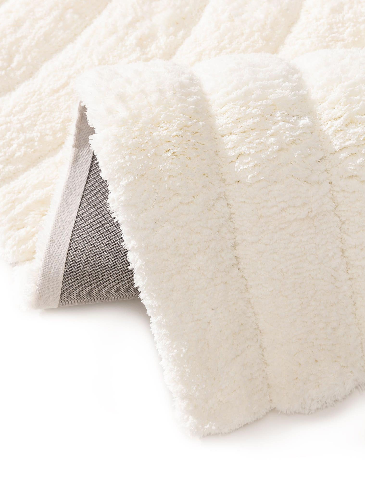 Teppich aus 100% Polyester in Beige mit 21 bis 30 mm hohem Flor von benuta Nest