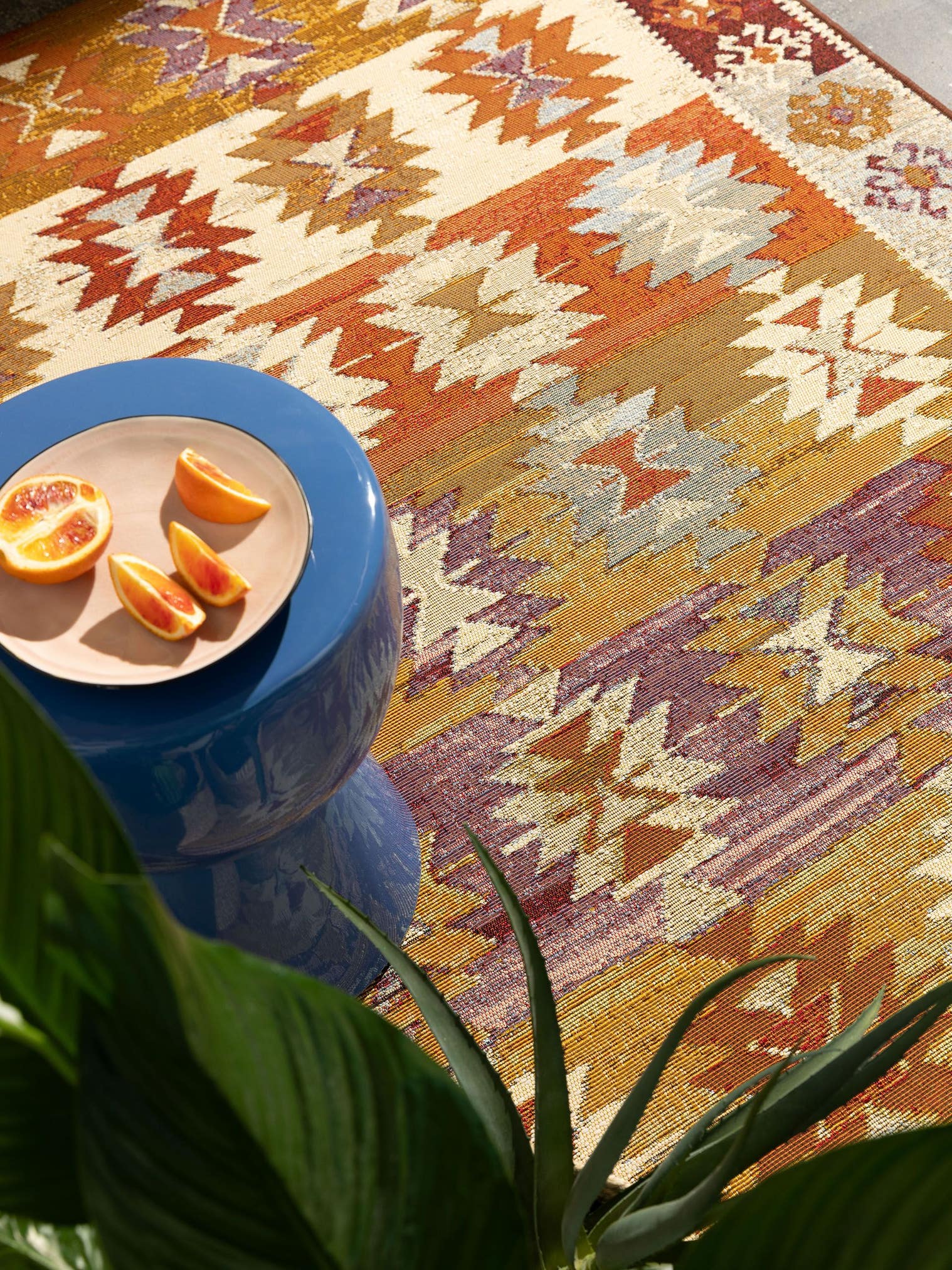 Teppich aus 76% Polypropylen, 23% Polyester, 1% Latex in Multicolor mit bis 5 mm hohem Flor von benuta Pop
